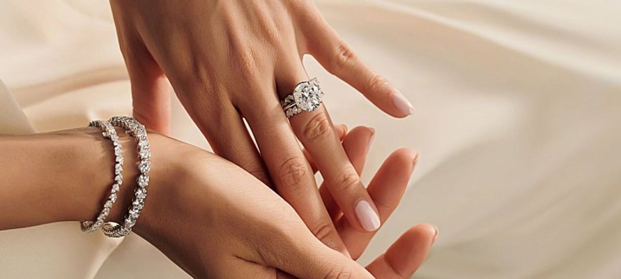 Finding Your Perfect Fit: How to Choose Ring Shapes & Stacks Based on Your Hand Type