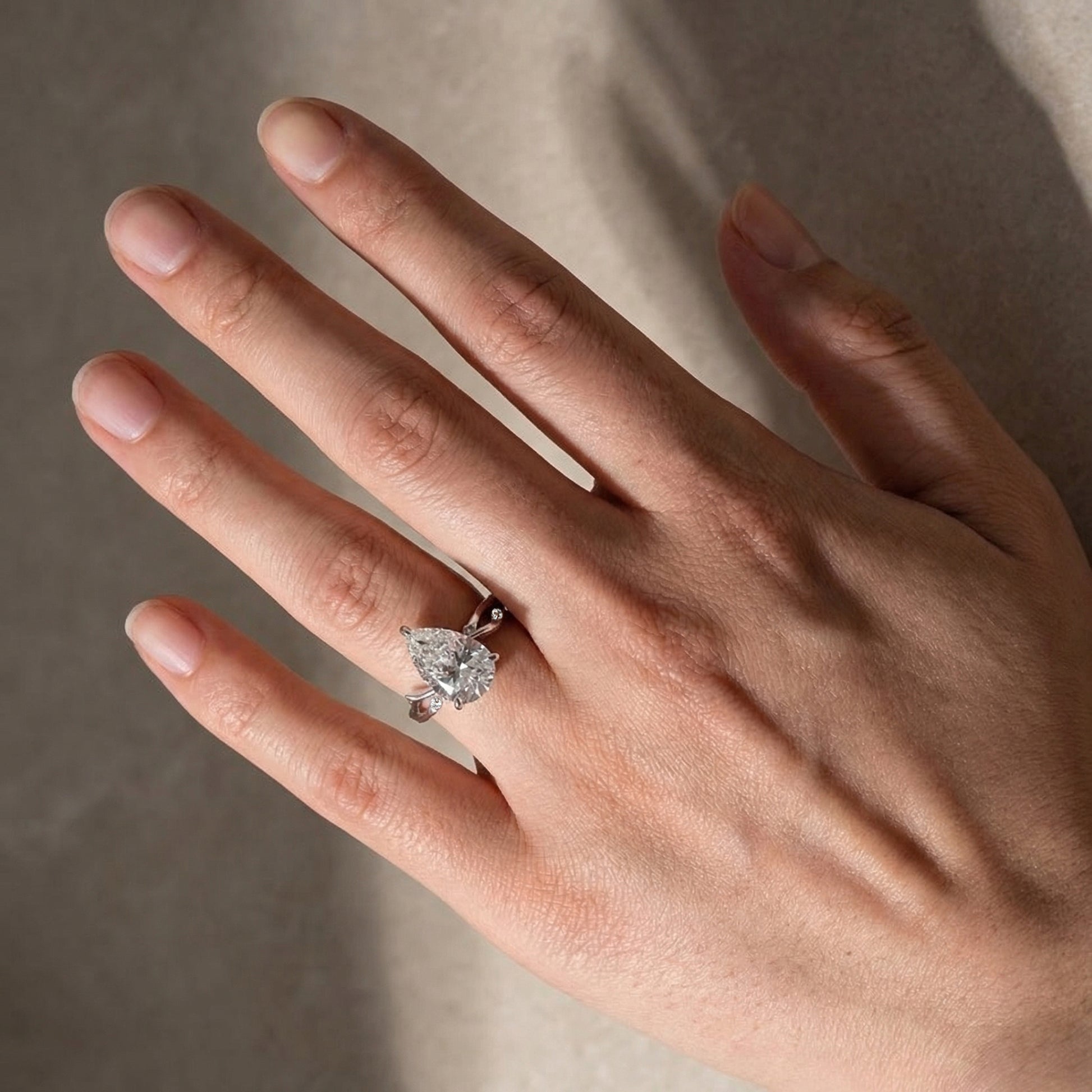 4.0Ct Pear Cut Twisted Willow Ring White Gold Moissanite Diamond Ring - louilyjewelry