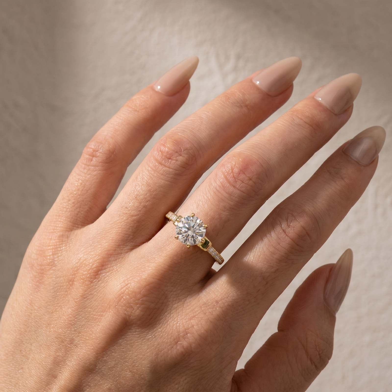 S925 Moissanite 2.0Ct Round Cut Bow Base Design Engagement Ring For Everyday Wear