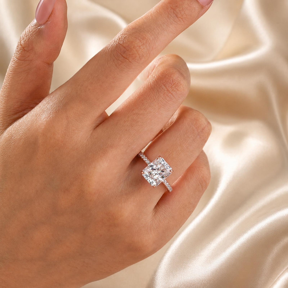 S925 Moissanite 4.0Ct Radiant Cut Concealed Halo Engagement Ring In Sterling Silver Travel Ring