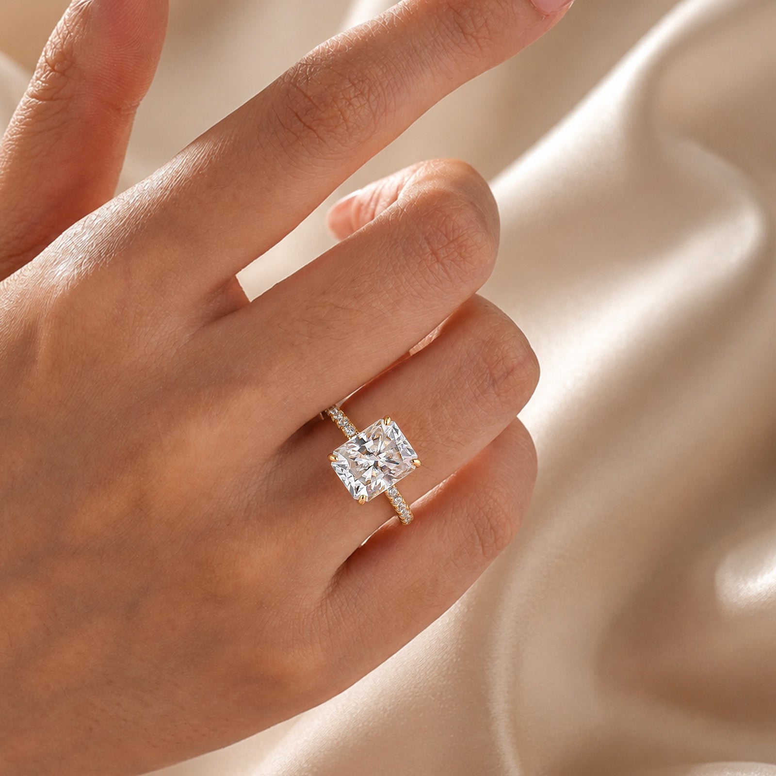 S925 Moissanite 4.0Ct Radiant Cut Concealed Halo Engagement Ring In Sterling Silver Travel Ring