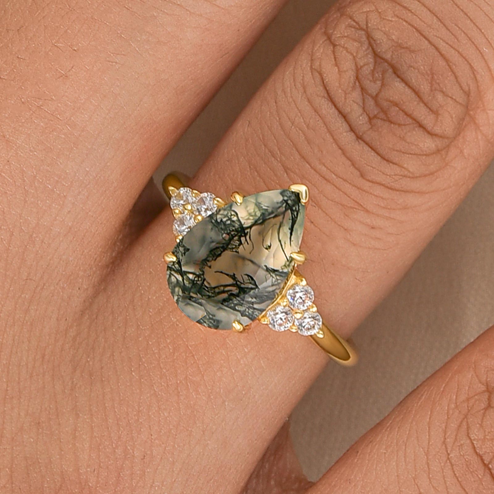 Nature-Inspired 3.5CT Pear Cut Side Stone Moss Agate Ring For Travel