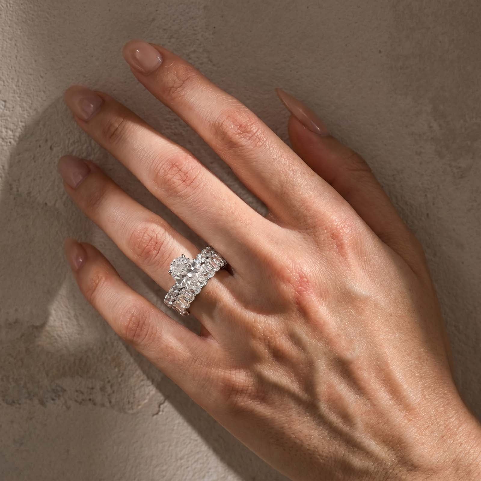 S925 Luxe 4.0Ct Oval Cut Engagement Ring in Sterling Silver with Wedding Band