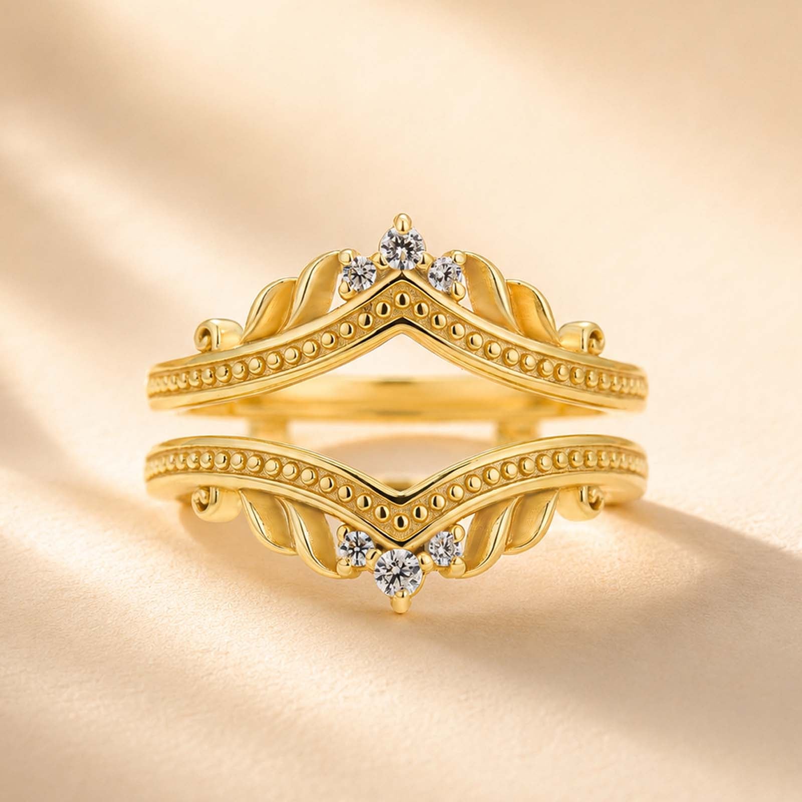 S925 0.1Ct Round Cut Simulated Diamond Vintage Crown Wedding Band in Sterling Silver