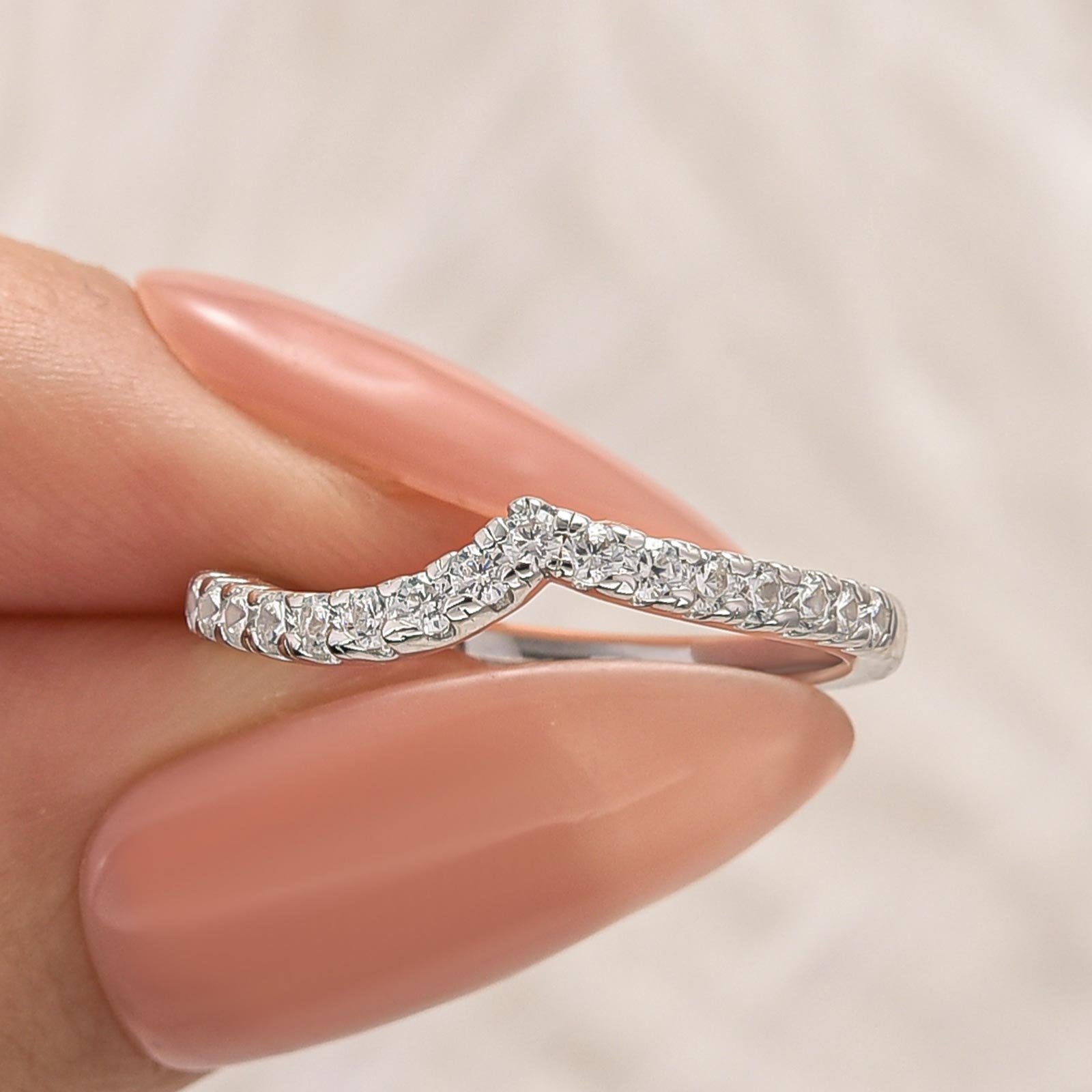 S925 Round Cut White Gold Curved Wedding Band For Woman - louilyjewelry