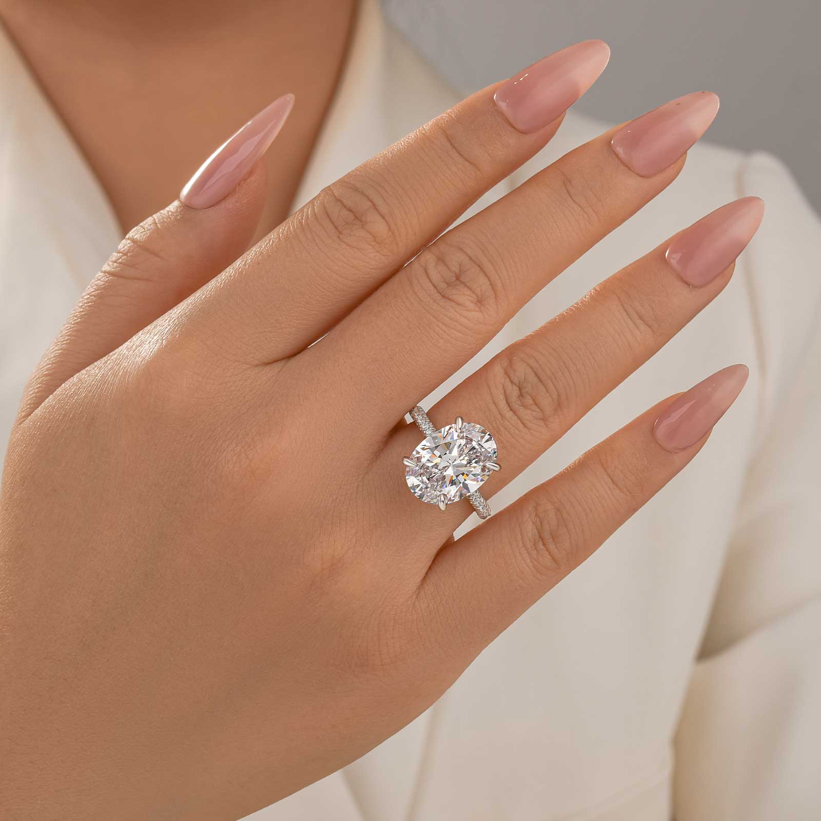 8.0 Carat Louily Exclusive Oval Cut Simulated Diamond Engagement Ring - louilyjewelry