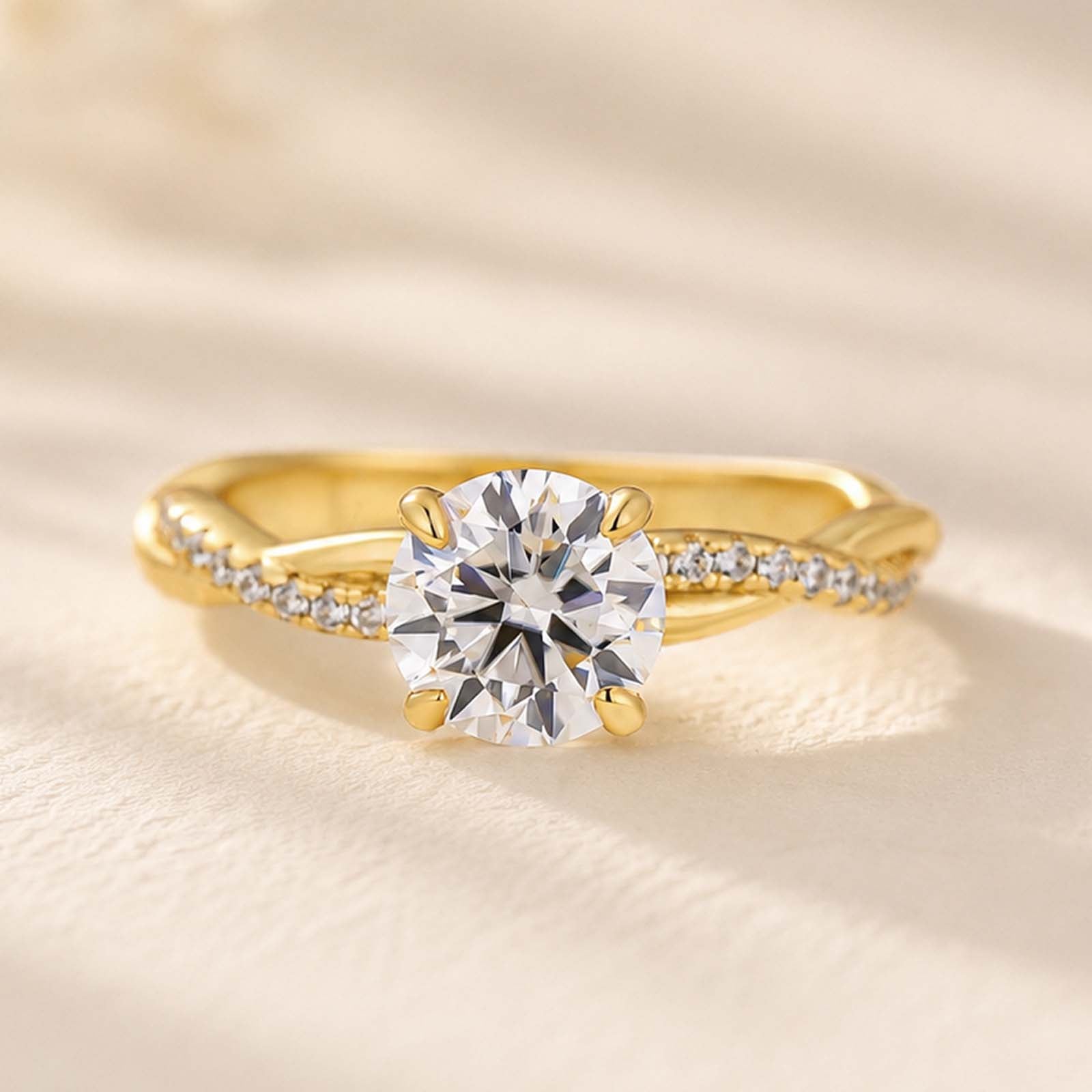 S925 Moissanite 1.0Ct Round Cut Twist White/Yellow Gold Engagement Ring For Daily Wear
