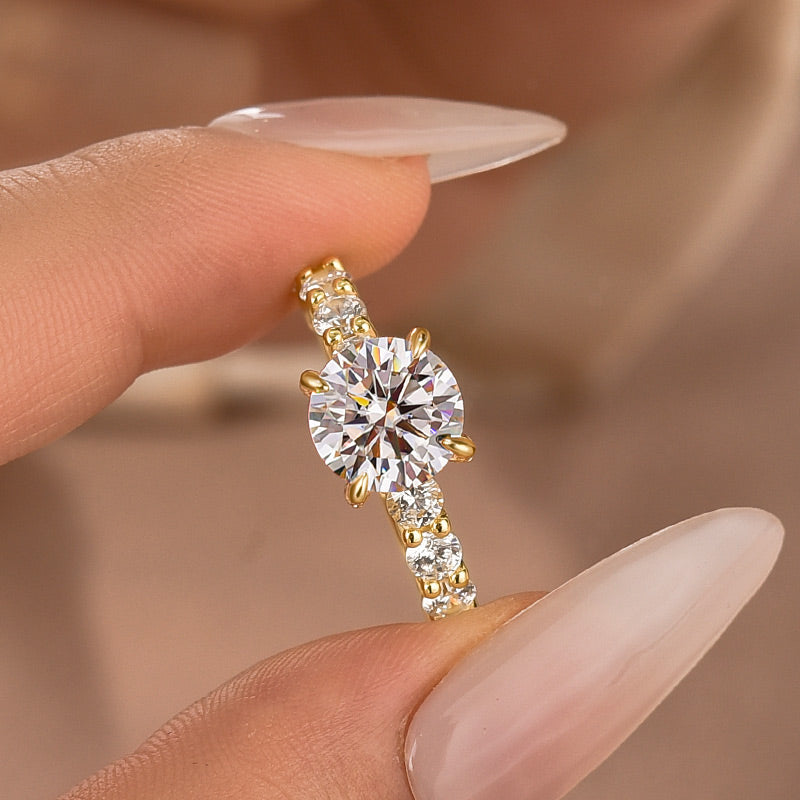 Louily Moissanite 2.0~4.0 Carat Round Cut Engagement Ring