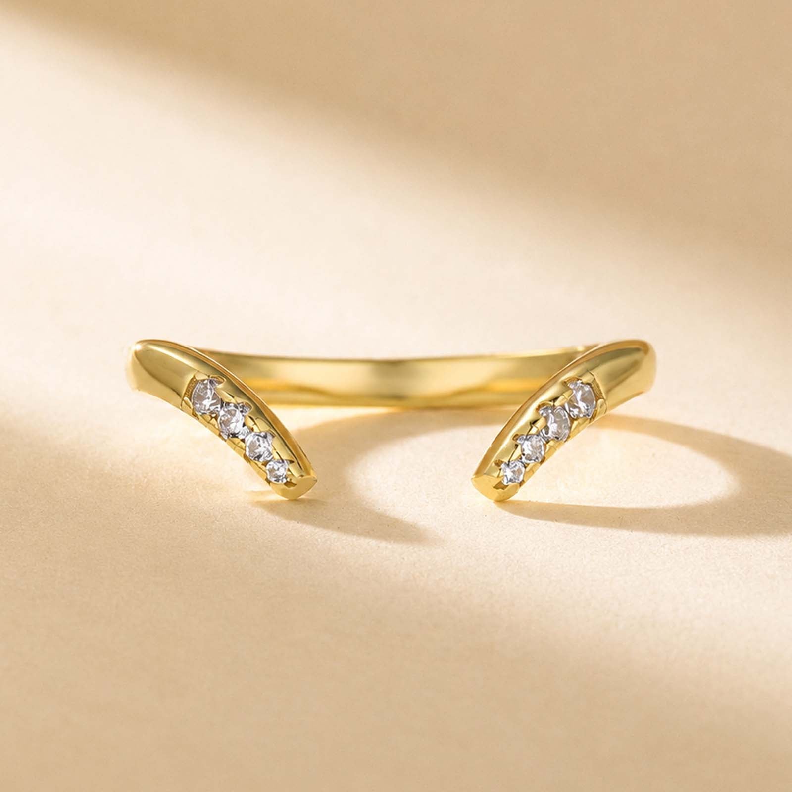 S925 Open V-Shaped Round Cut Wedding Band in Sterling Silver For Everyday Wear