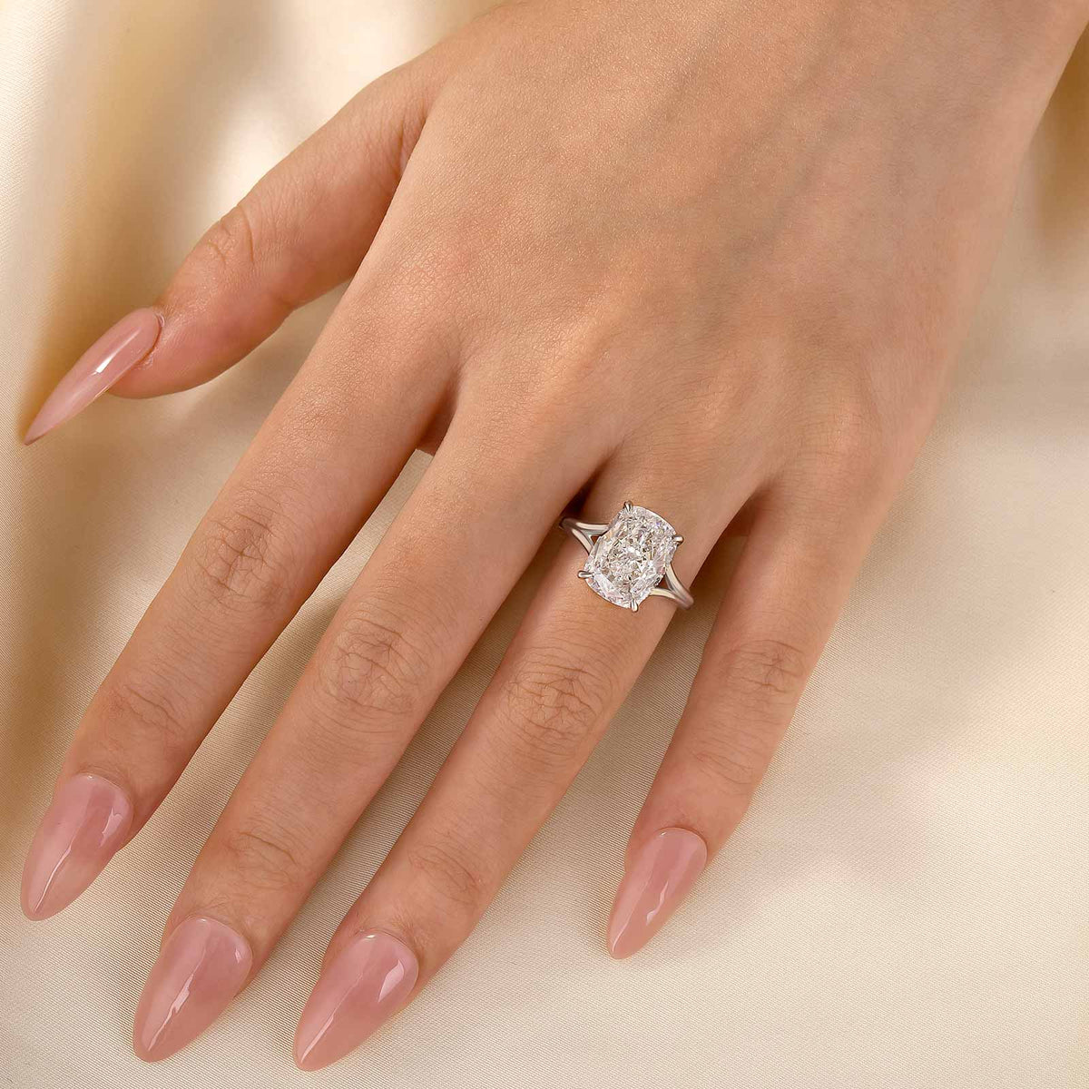 S925 5.5Ct Cushion Cut Split Shank Engagement Ring Gold Plated Hidden Halo Bridal Ring For Everyday Wear