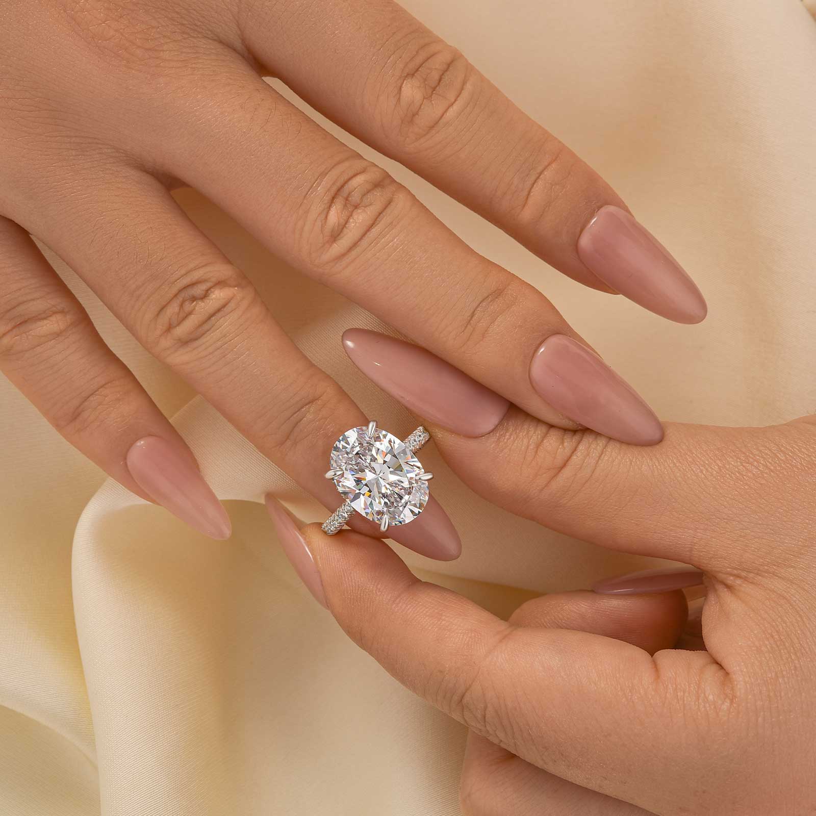 8.0 Carat Louily Exclusive Oval Cut Simulated Diamond Engagement Ring - louilyjewelry