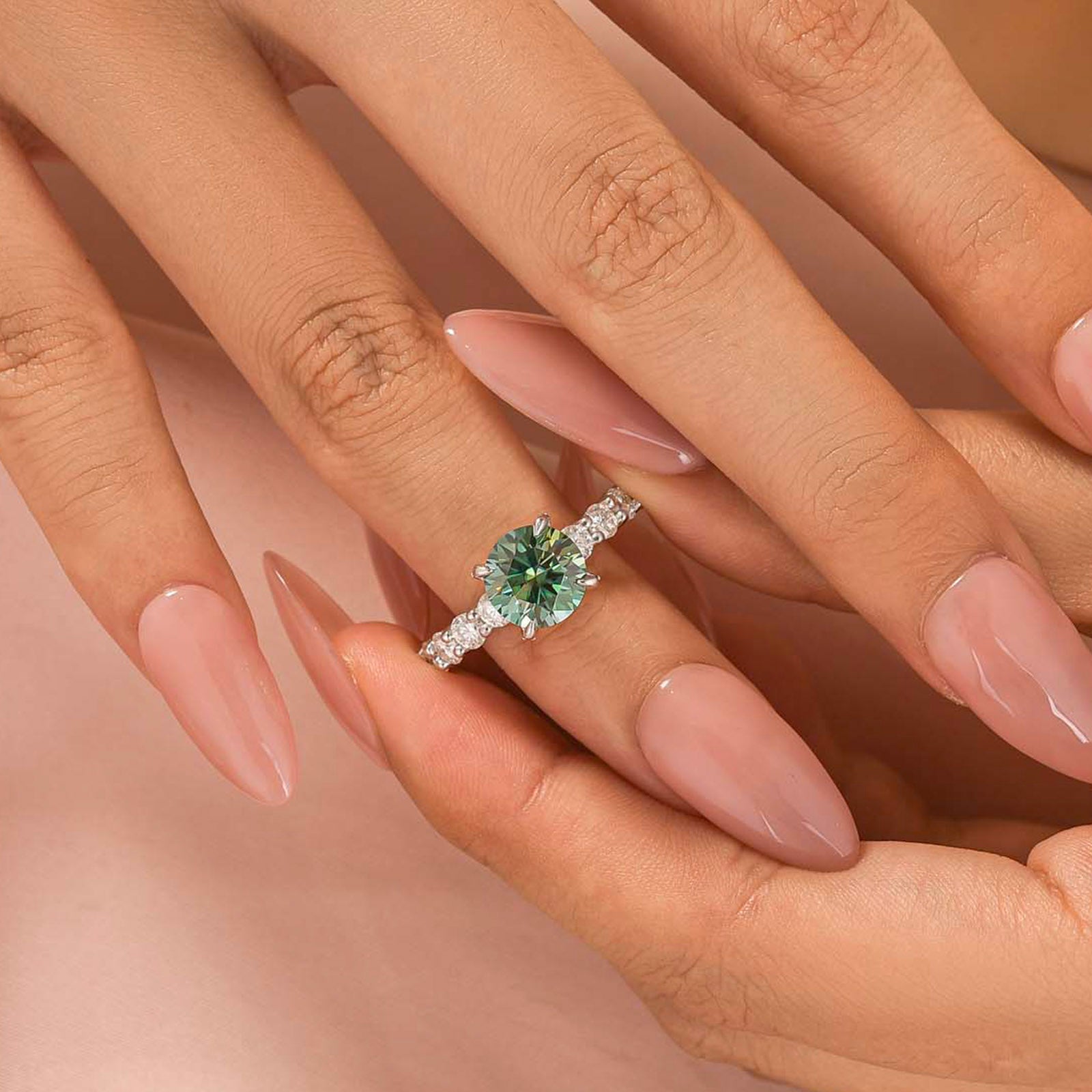 S925 Moissanite 2.0Ct Round Cut Green Stone White Gold Engagement Ring For Everyday Wear
