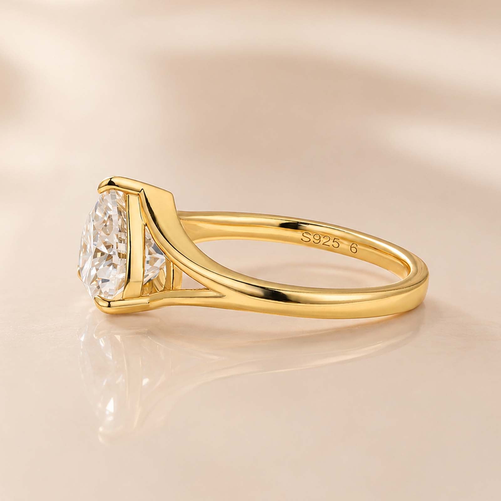 S925 Moissanite Split Shank 2.0Ct Heart Cut Yellow Gold Engagement Ring