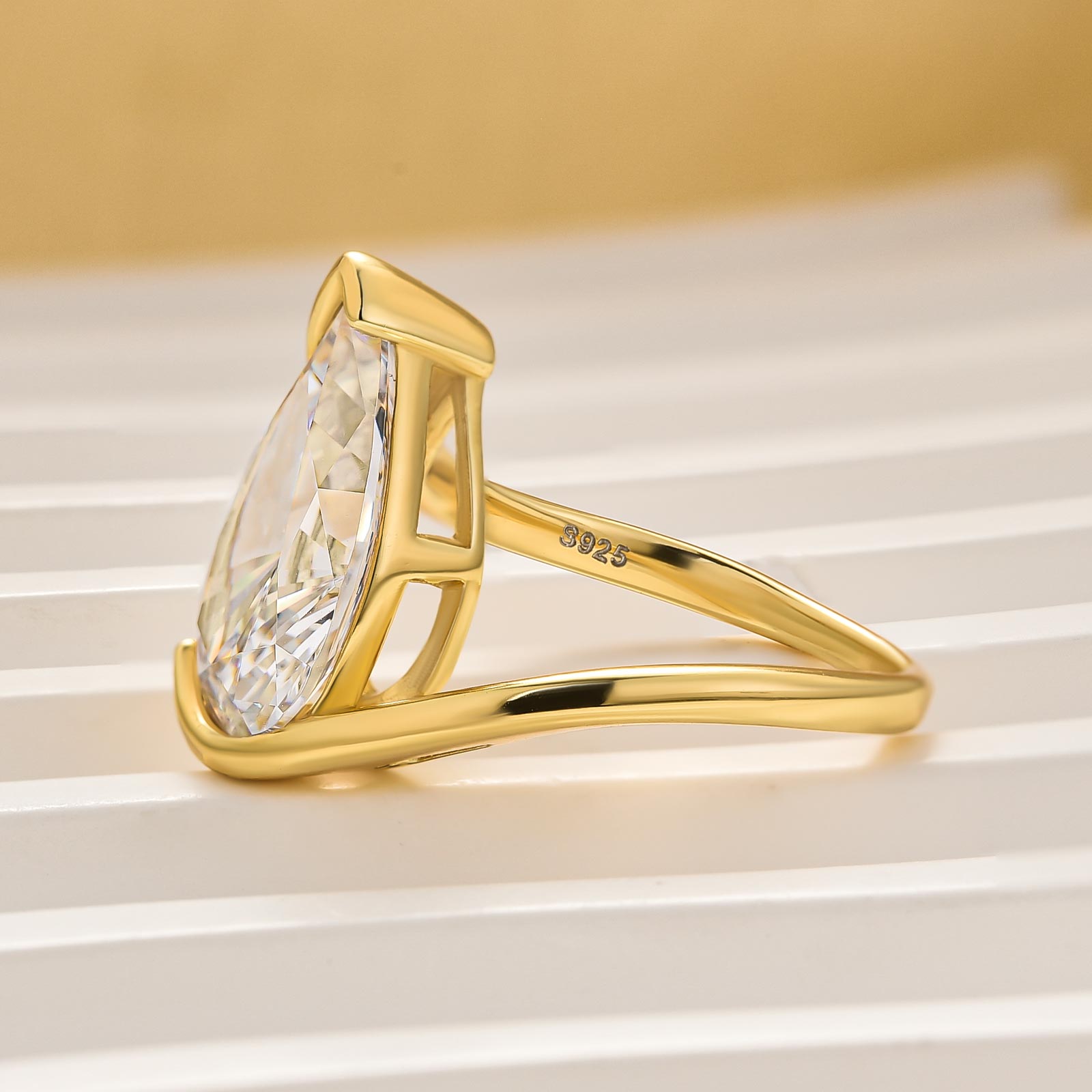 S925 4.5Ct Pear Cut Yellow Gold Engagement Ring For Woman - louilyjewelry