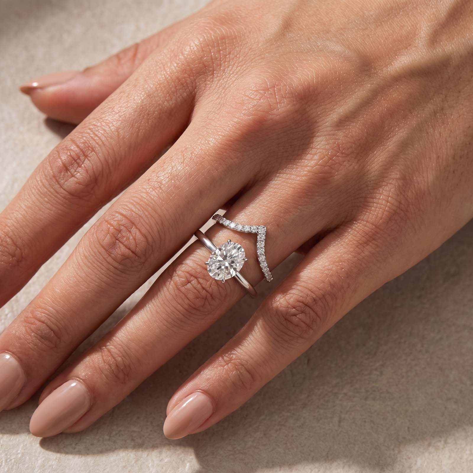 S925 Moissanite 2.0Ct Oval Cut Engagement Ring & 0.5Ct V-Shaped Band Stackable Bridal Rings For Everyday Wear