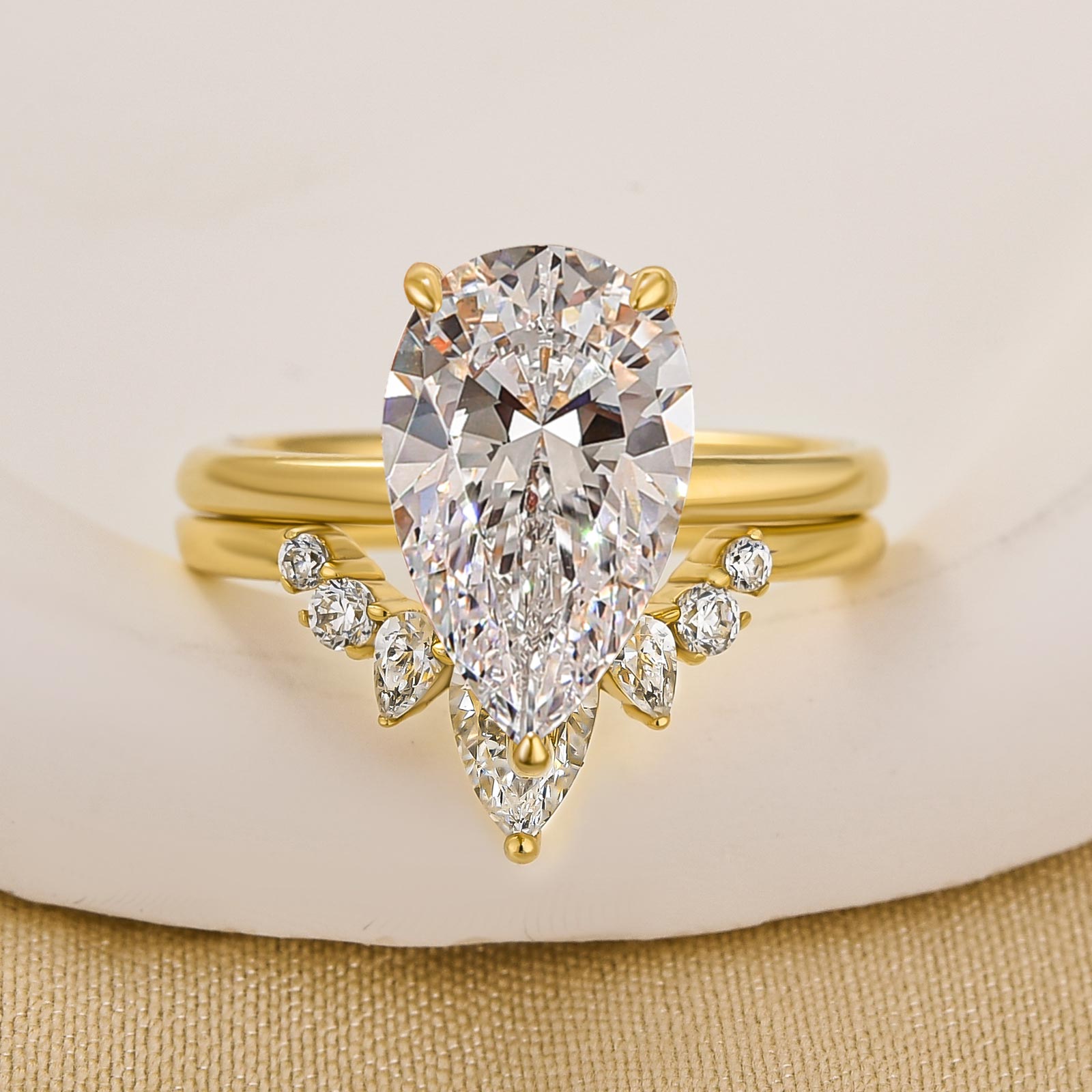 2PC 4.0Ct Pear Cut Wedding Ring Set With Classic Wedding Band