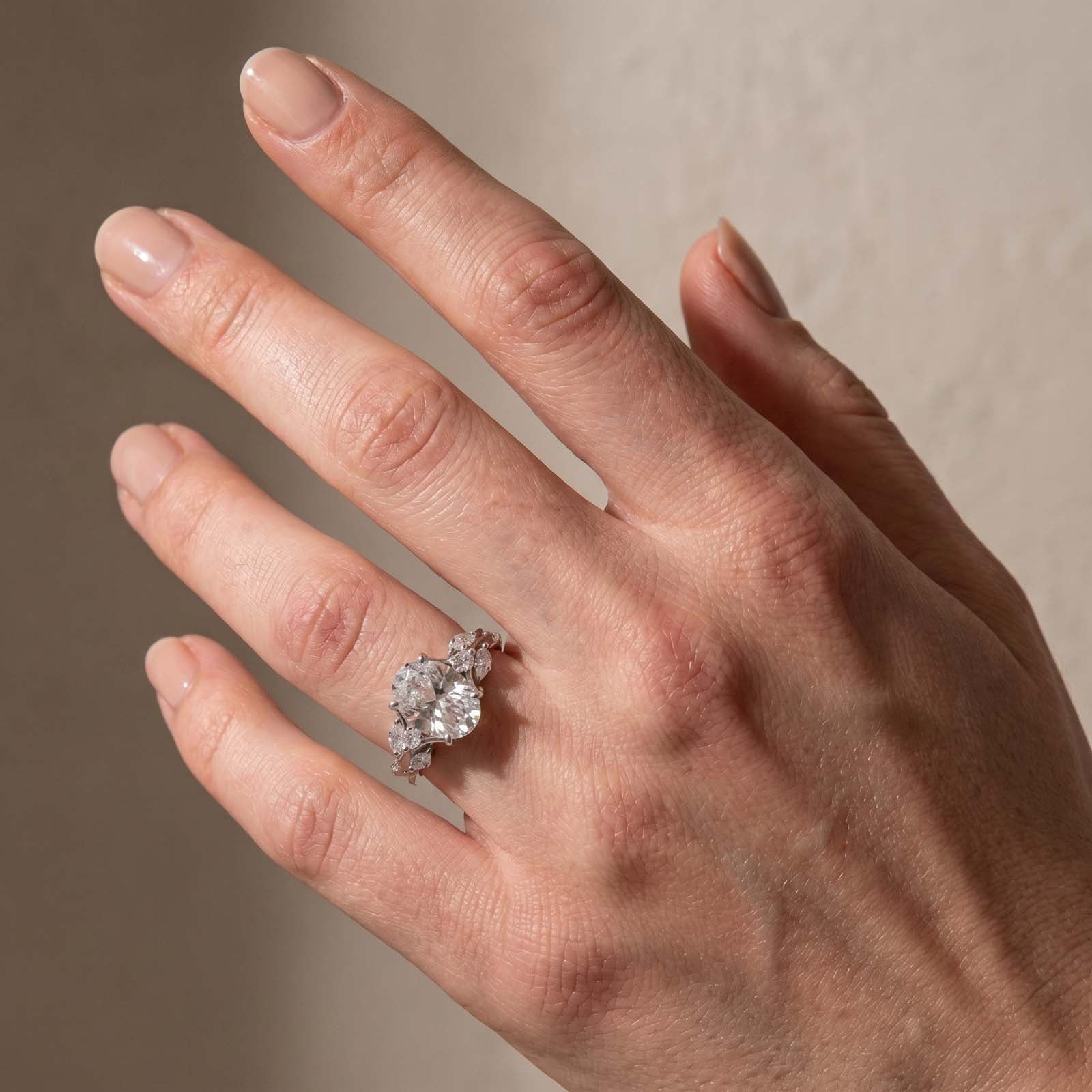 S925 Moissanite 3.0Ct Oval Cut Vintage Side Stone Twist Engagement Ring Nature-Inspired Ring For Everyday Wear