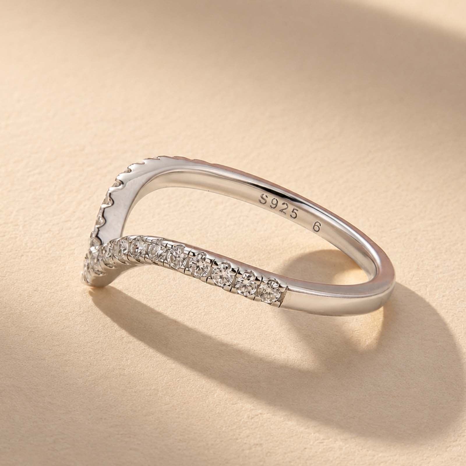 S925 Moissanite/Simulated Diamond 0.5Ct Round Cut V-shaped Design Full Wedding Band