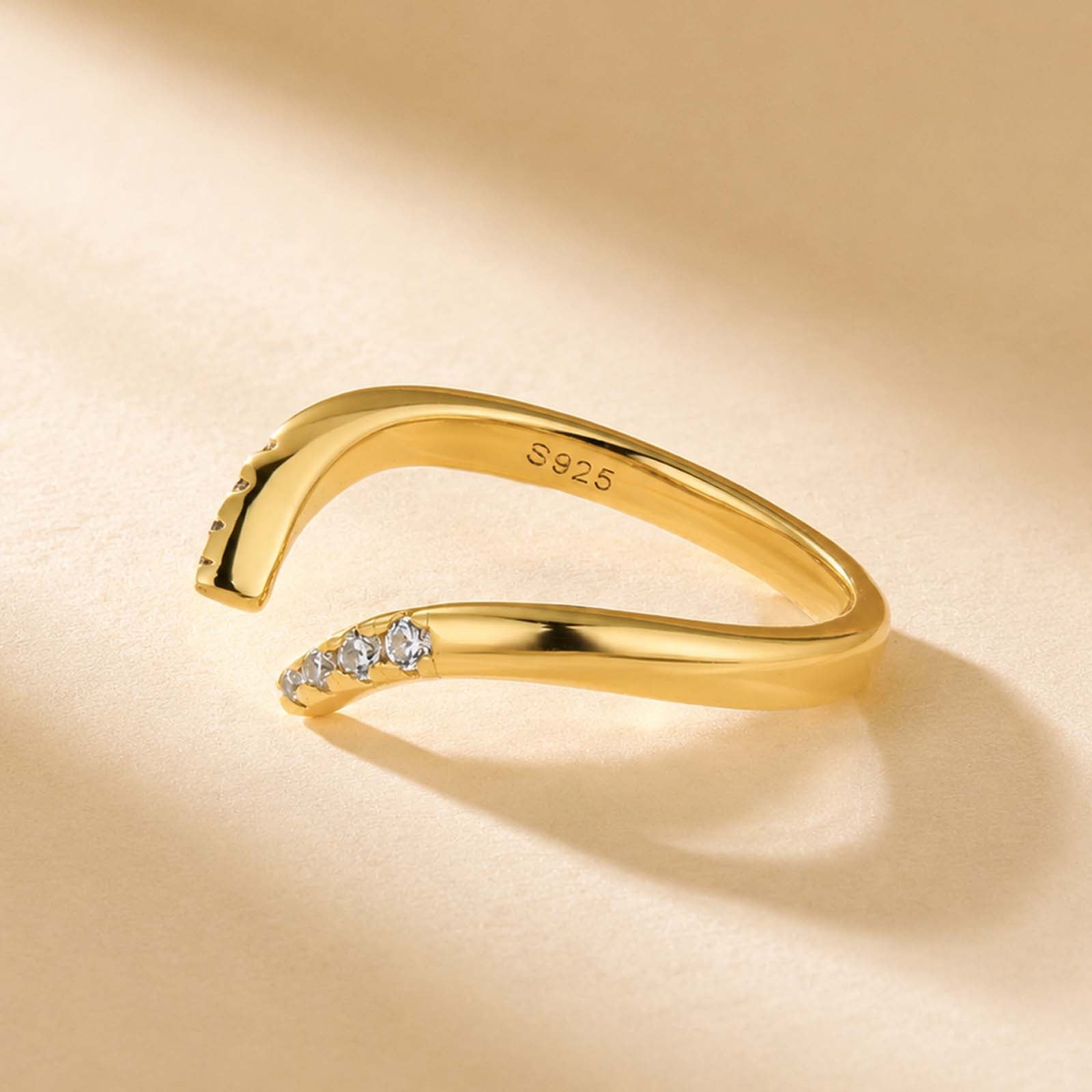 S925 Open V-Shaped Round Cut Wedding Band in Sterling Silver For Everyday Wear