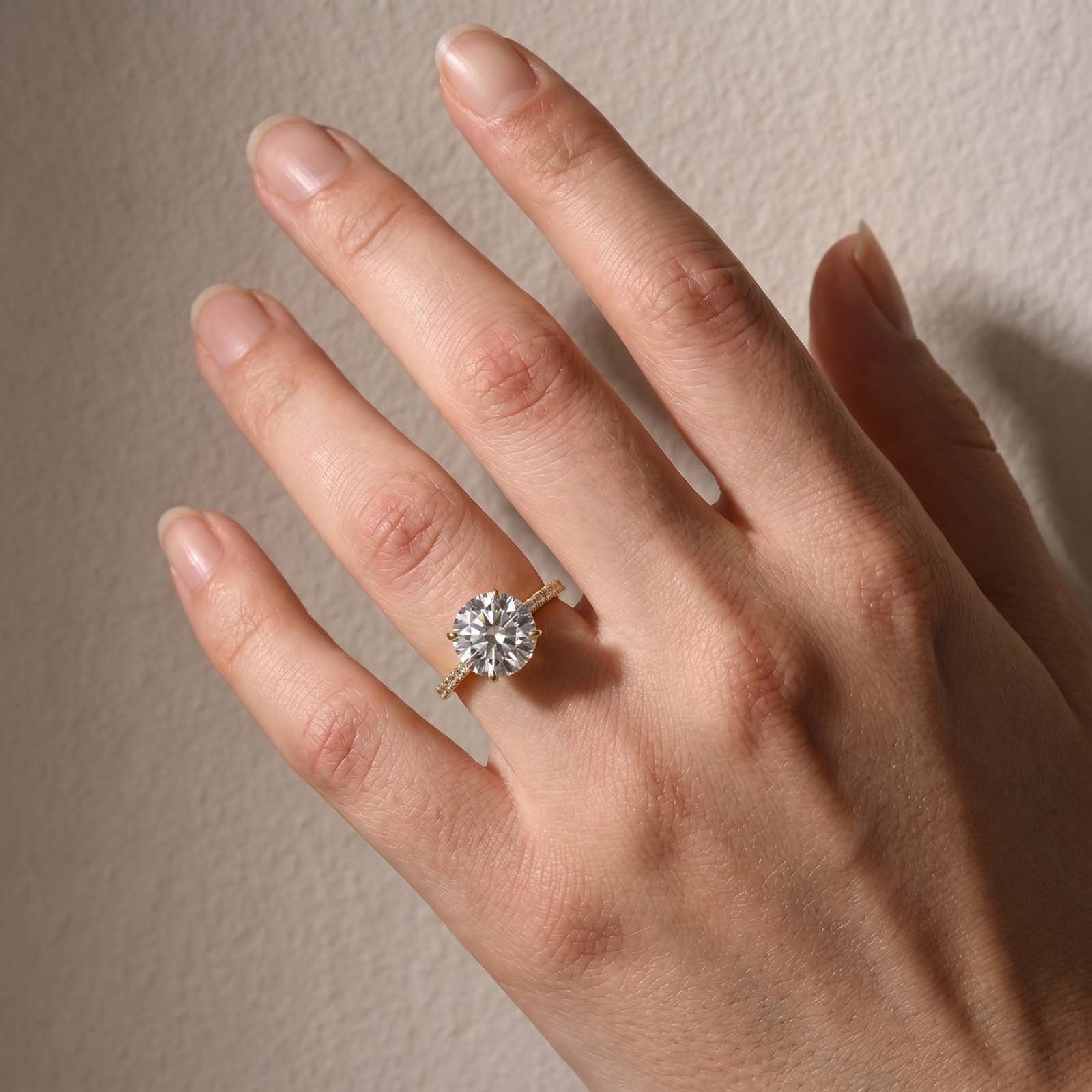 S925 Classic Moissanite 4.0 Carat Round Cut Engagement Ring