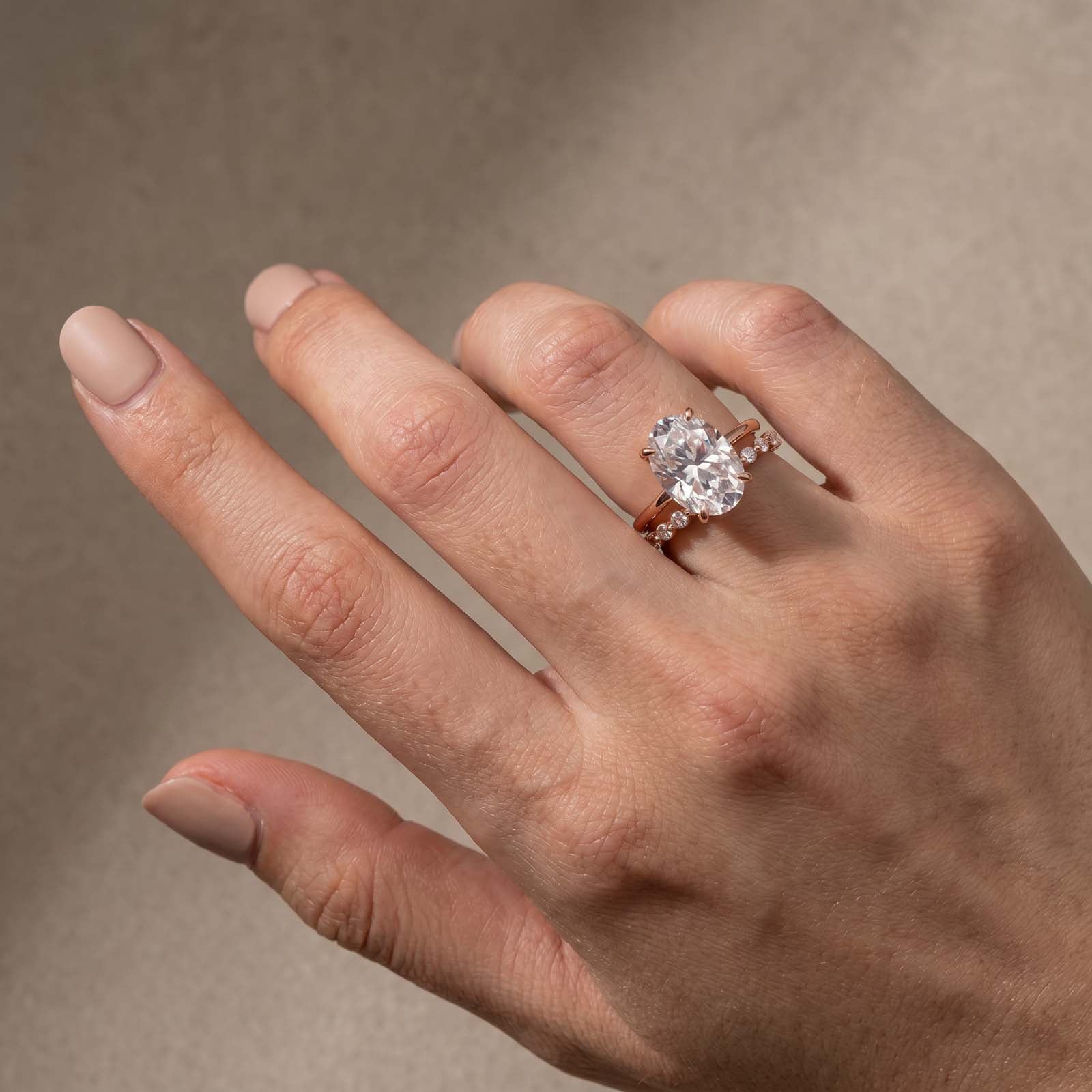 S925 Moissanite 5.5Ct Oval Cut Solitaire Wedding Ring Set With Round Cut Wedding Band