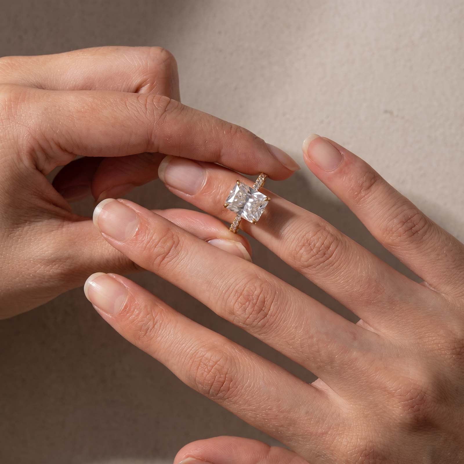 S925 Moissanite 4.0Ct Radiant Cut Concealed Halo Engagement Ring In Sterling Silver Travel Ring