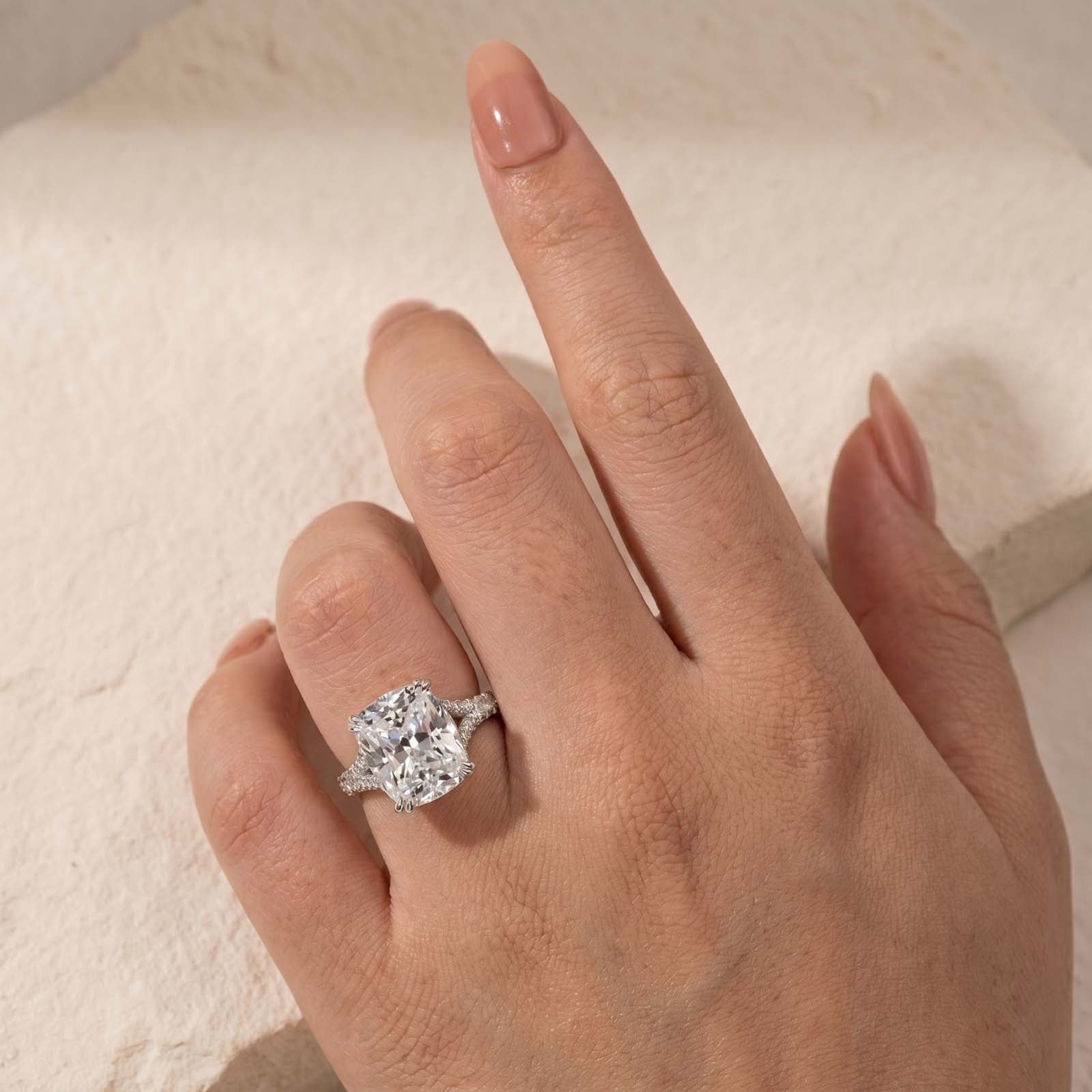 S925 7.0Ct/4.0Ct Split Shank Cushion Cut Engagement Ring 18K White Gold Plated Travel Rings with Pavé Accents