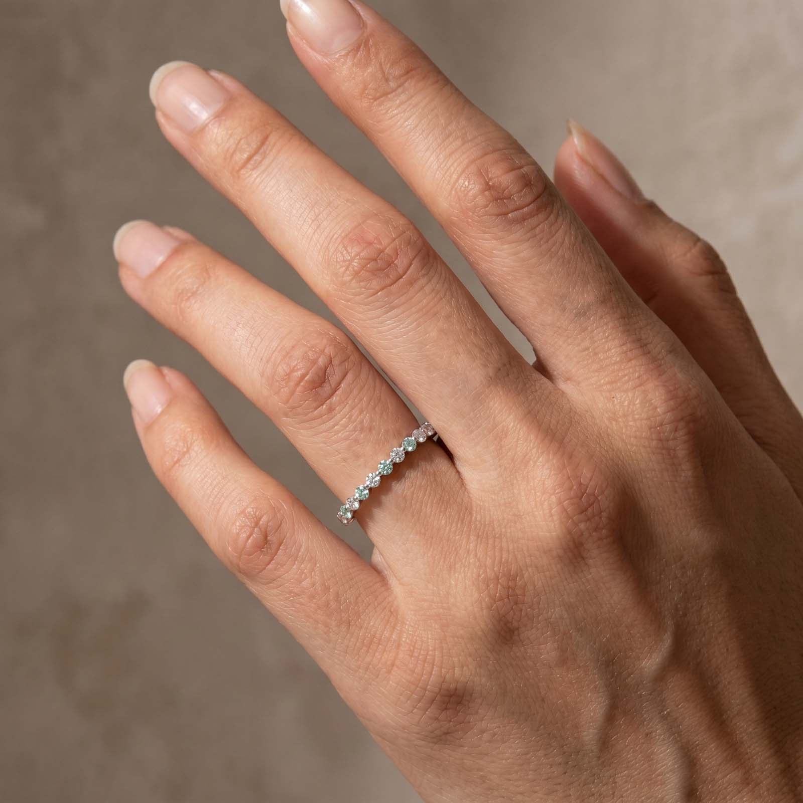 S925 Moissanite 0.858 Round Cut Mint Green & Clear Alternating Bead Set Half Eternity Stack Ring
