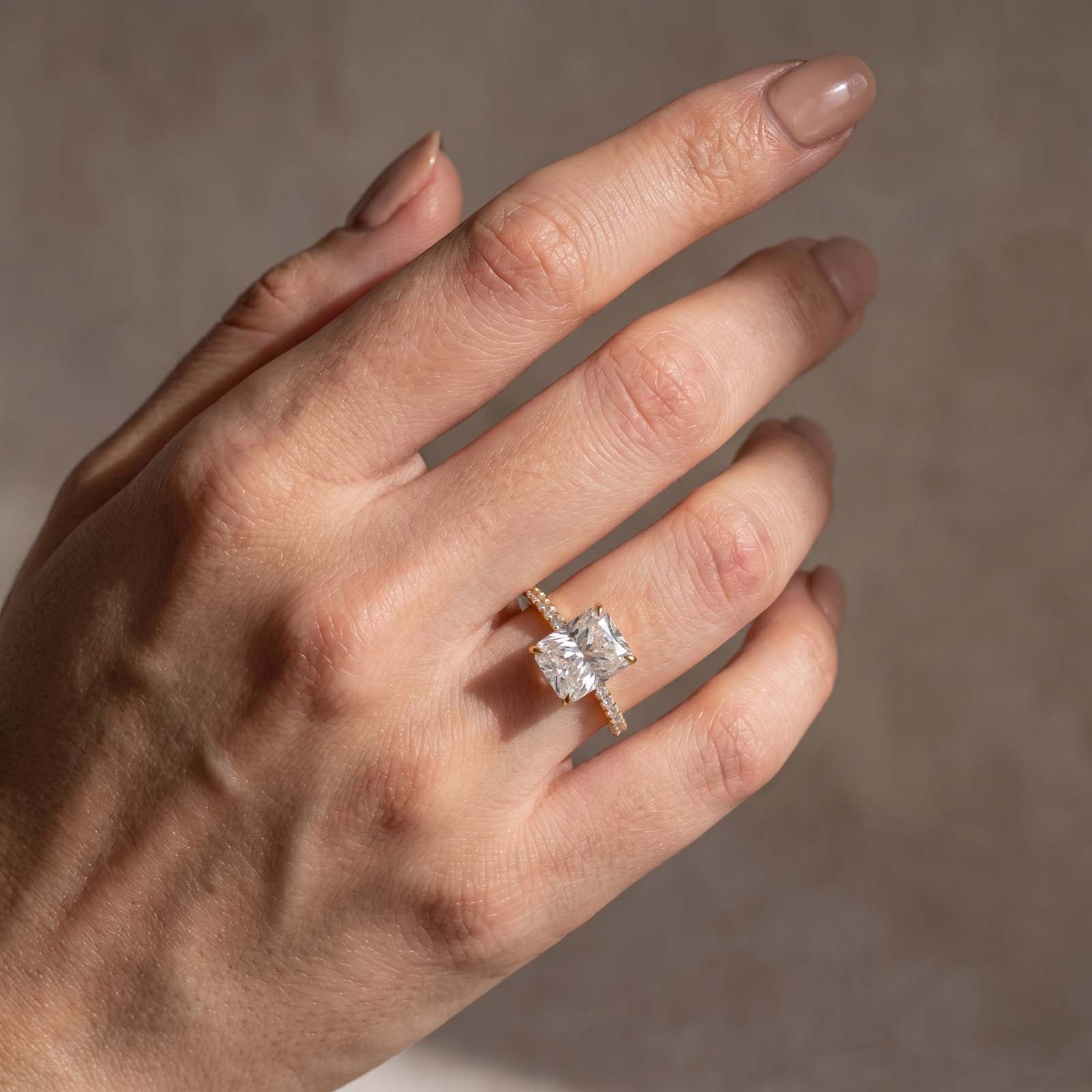 S925 Moissanite 4.0Ct Radiant Cut Concealed Halo Engagement Ring In Sterling Silver Travel Ring