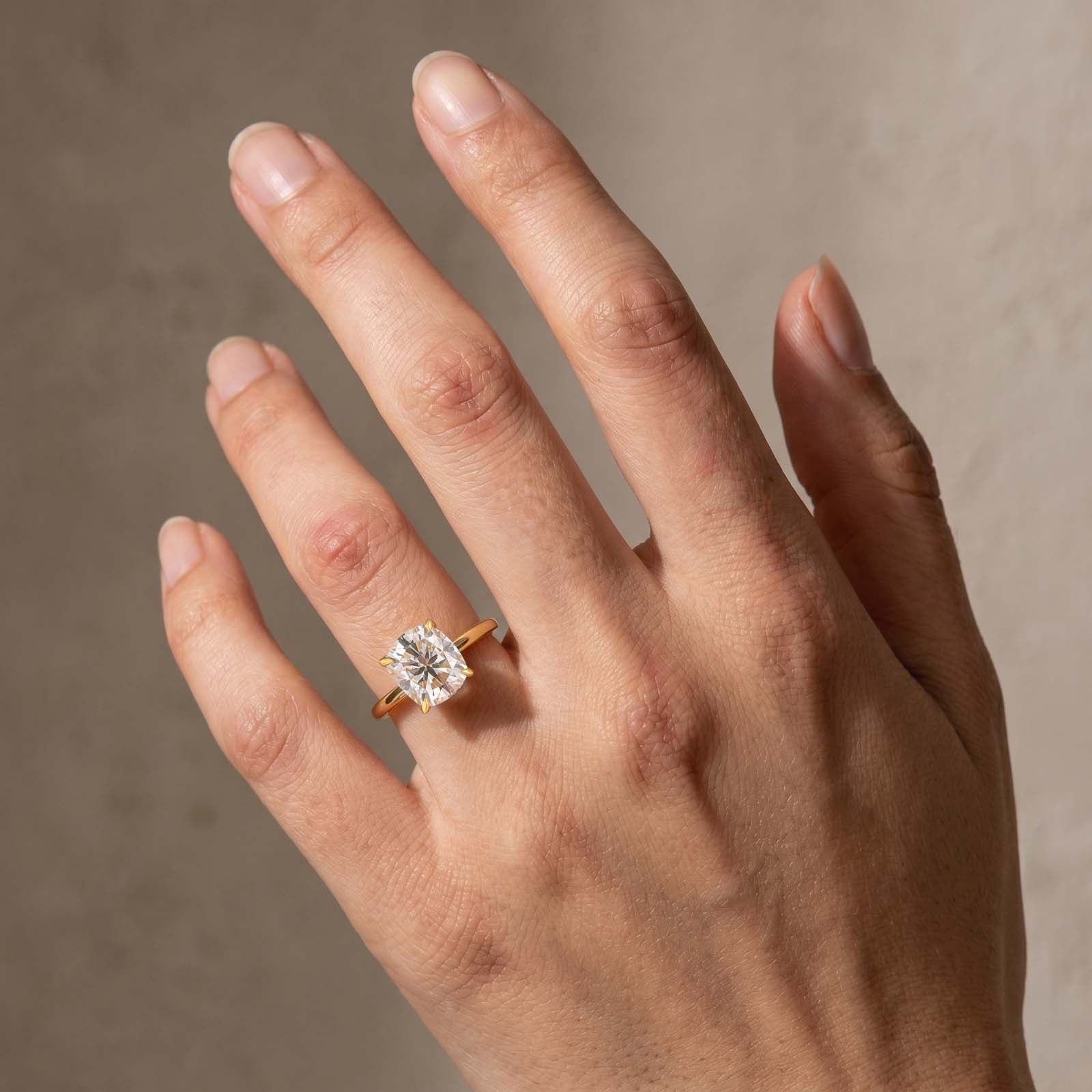 S925 Moissanite 2.5~4.0 Carat Cushion Cut Engagement Ring Solitaire Promise Ring For Everyday Wear