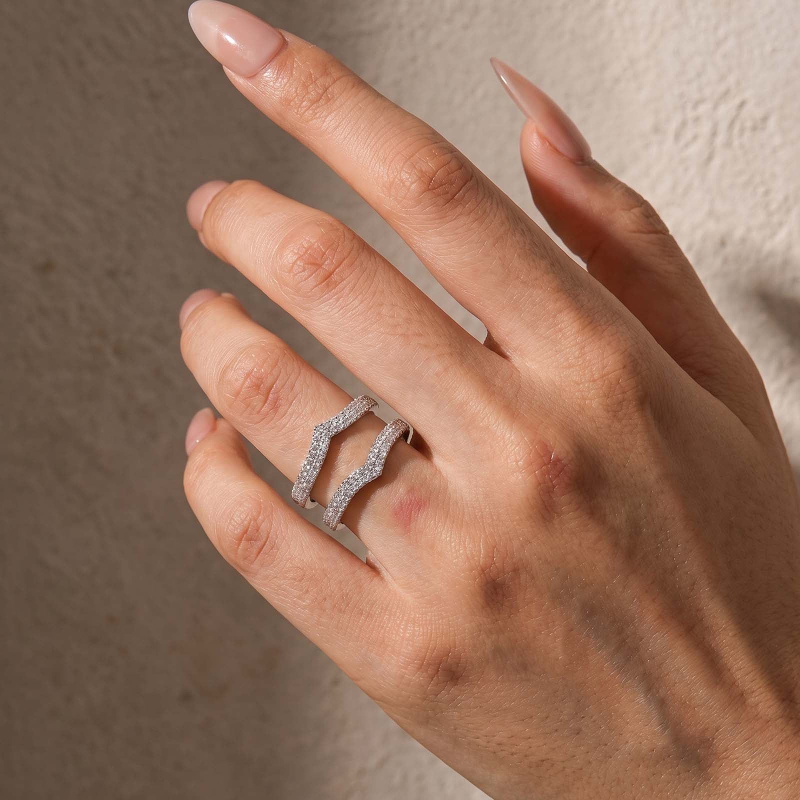 S925 Vintage Round Cut White Black Stone Enhancer Wedding Band For Women In Sterling Silver