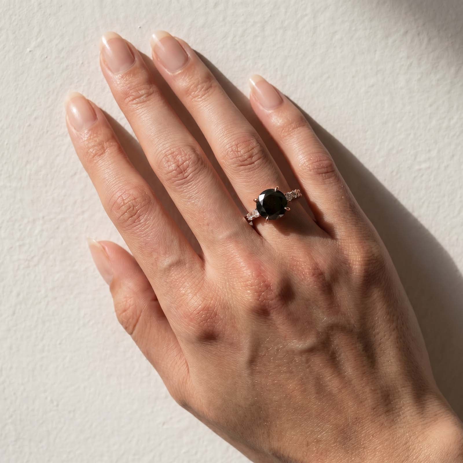 S925 Moissanite 4.0 Carat Round Cut Engagement Ring Black Stone Travel Ring For Everyday Wear