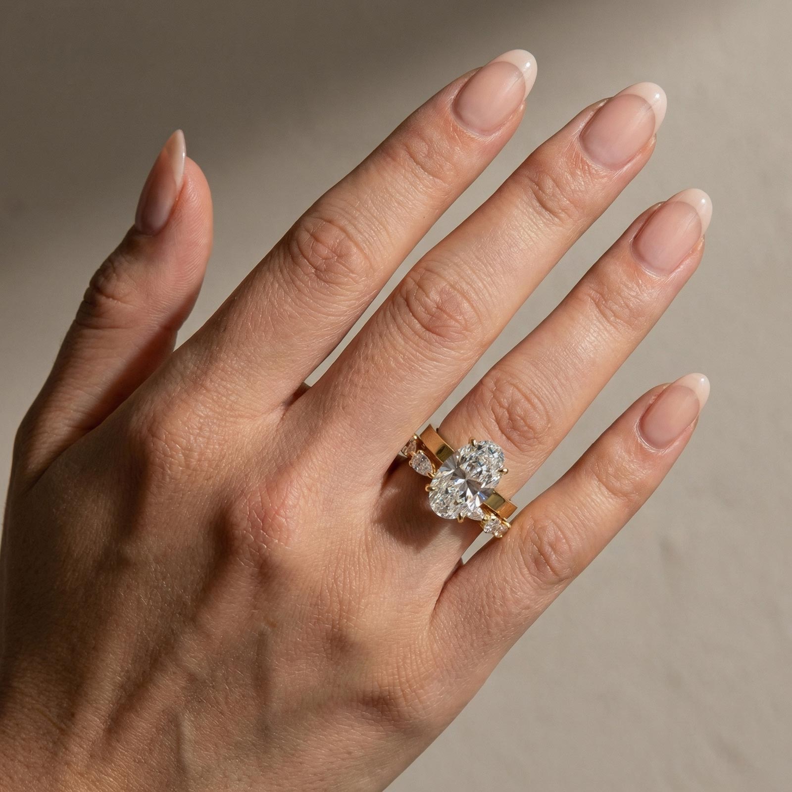 S925 Luxe 6CT Oval Solitaire Engagement Ring With Leaf Enhancer Band 2PC Wedding Set In 18K Gold Plated Silver
