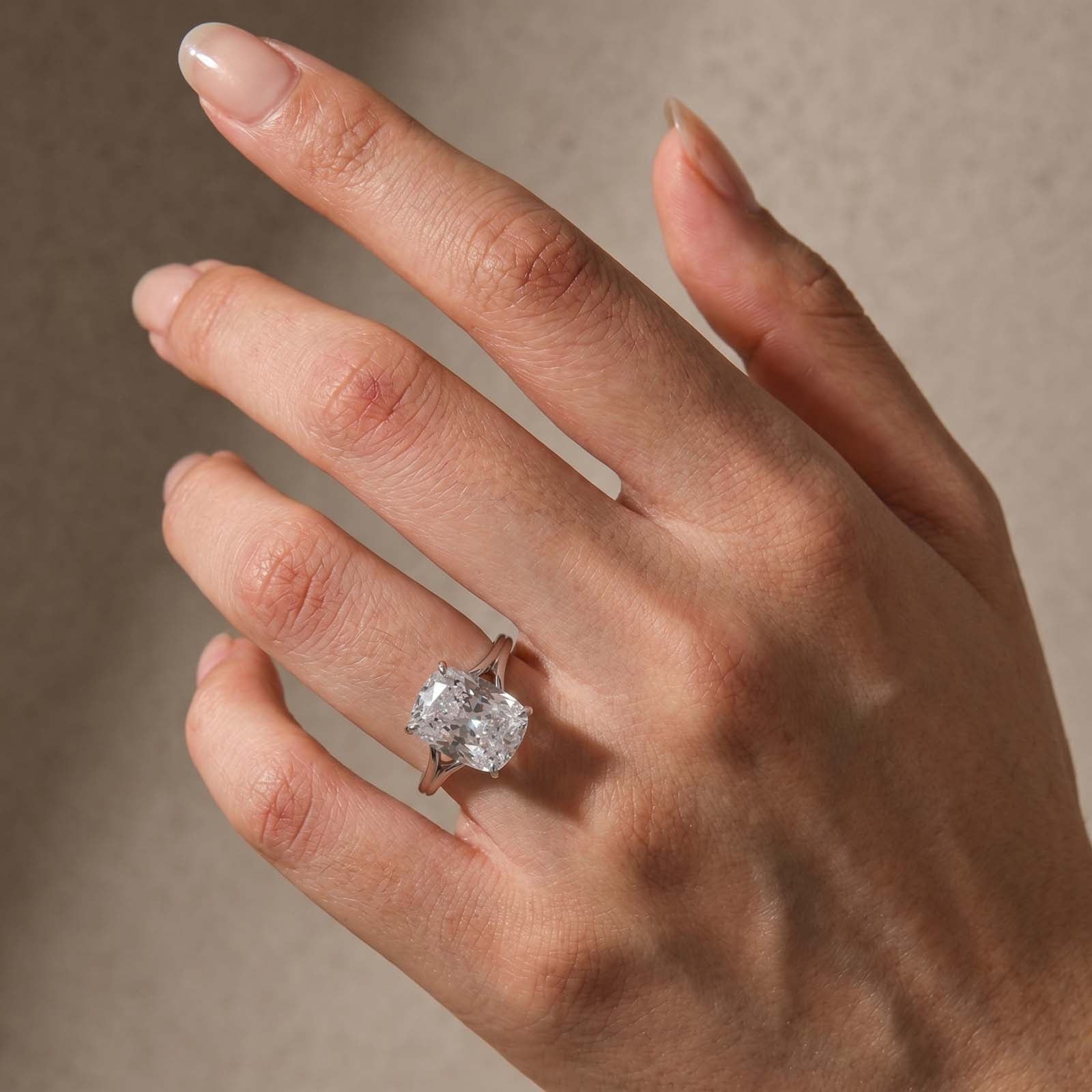S925 5.5Ct Cushion Cut Split Shank Engagement Ring Gold Plated Hidden Halo Bridal Ring For Everyday Wear