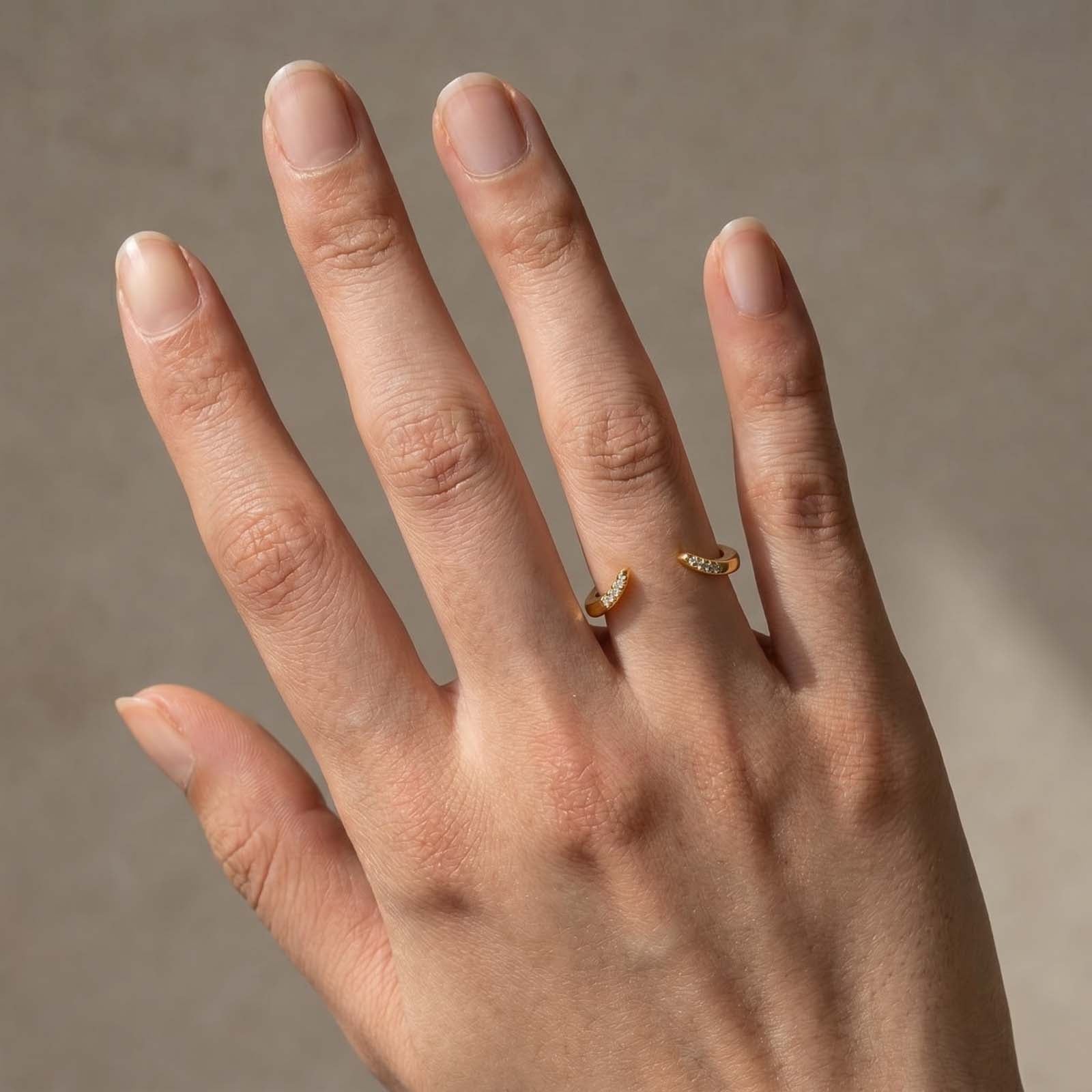 S925 Open V-Shaped Round Cut Wedding Band in Sterling Silver For Everyday Wear