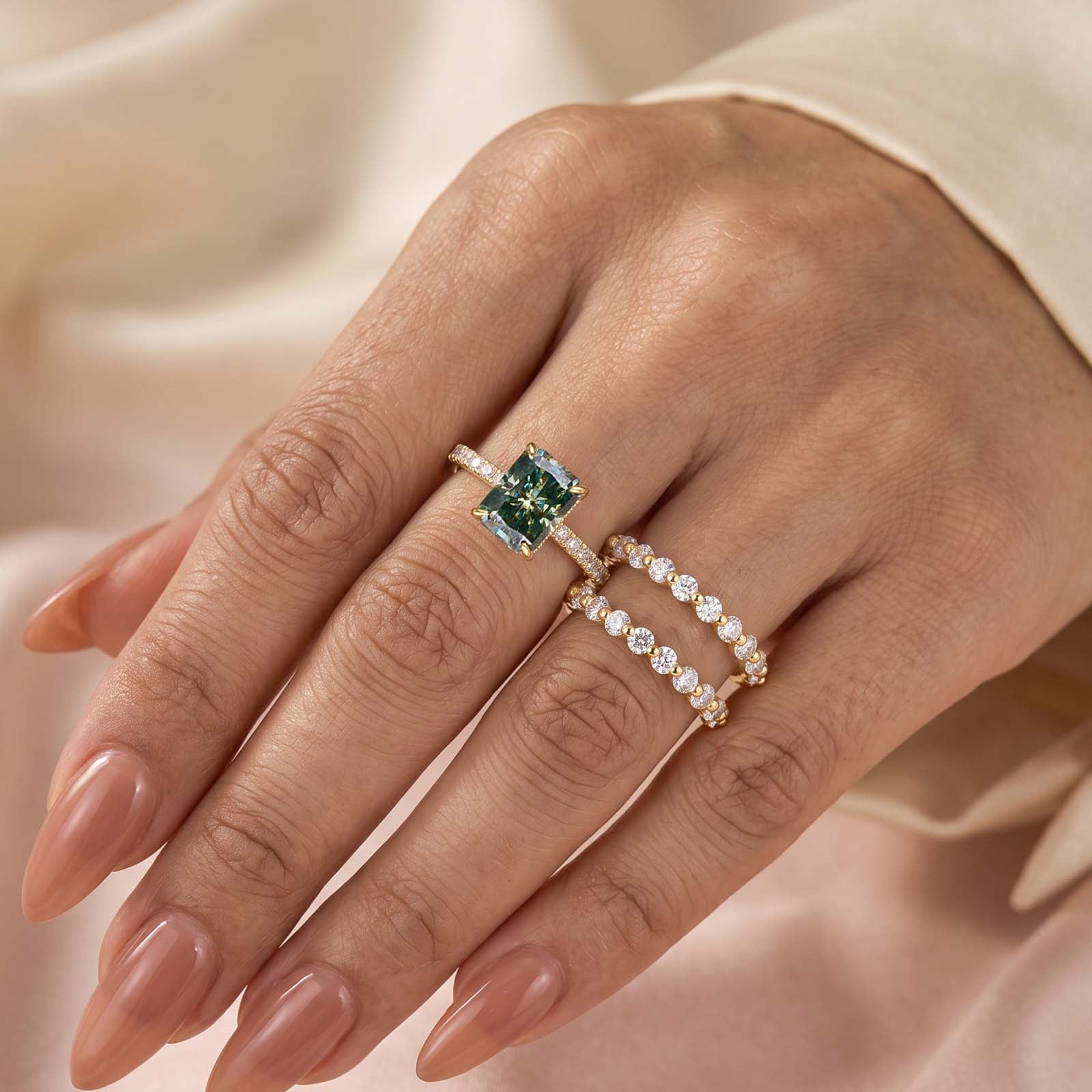 S925 Moissanite 2.0Ct~3.0Ct Radiant Cut/Round Cut Green Hidden Halo Vintage Enhancer Ring Sets For Everyday Wear