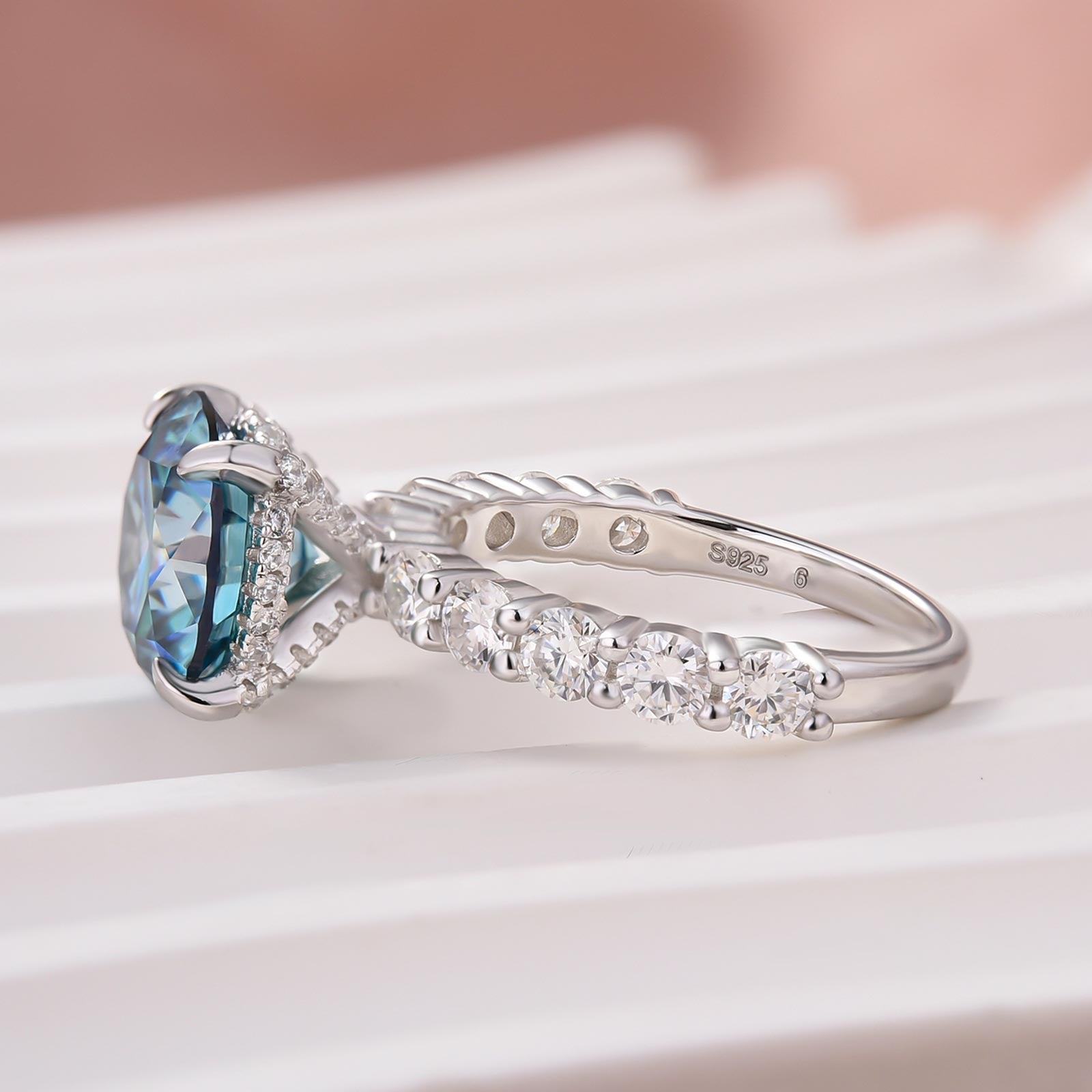 S925 Moissanite 4.0Ct Green/Blue Round Cut Gold Plated Engagement Ring For Everyday Wear