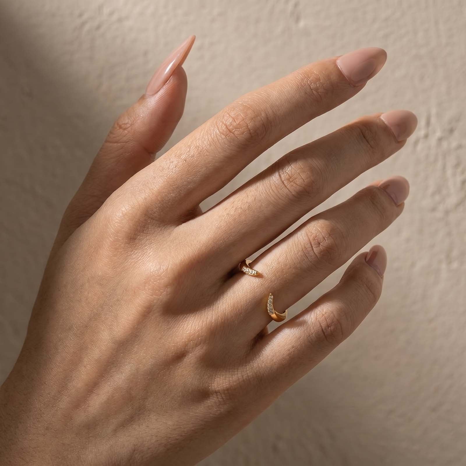 S925 Open V-Shaped Round Cut Wedding Band in Sterling Silver For Everyday Wear