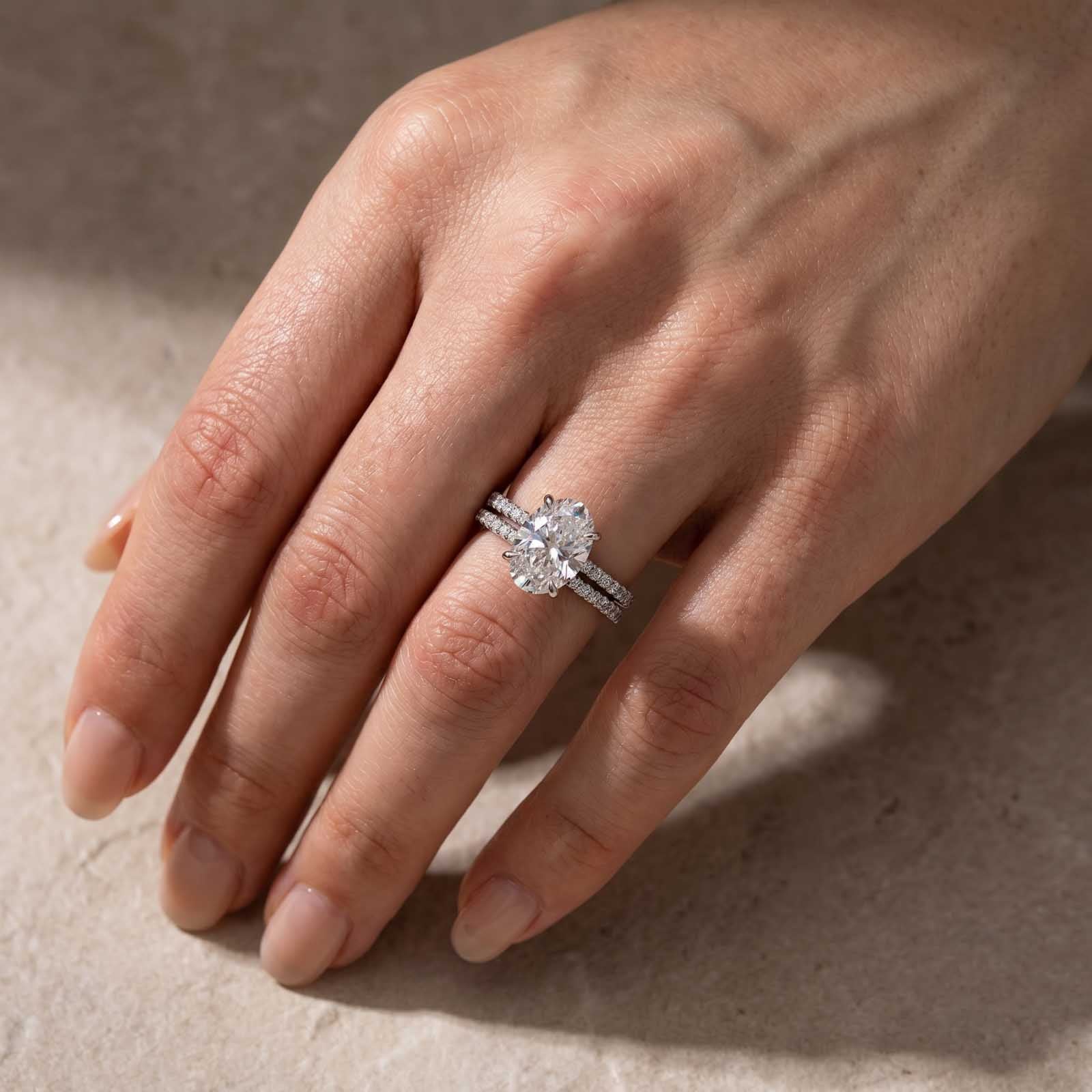 S925 4.0 Carat Oval Cut Wedding Ring Set With Hidden Halo Promise Ring Classic Half Wedding Band