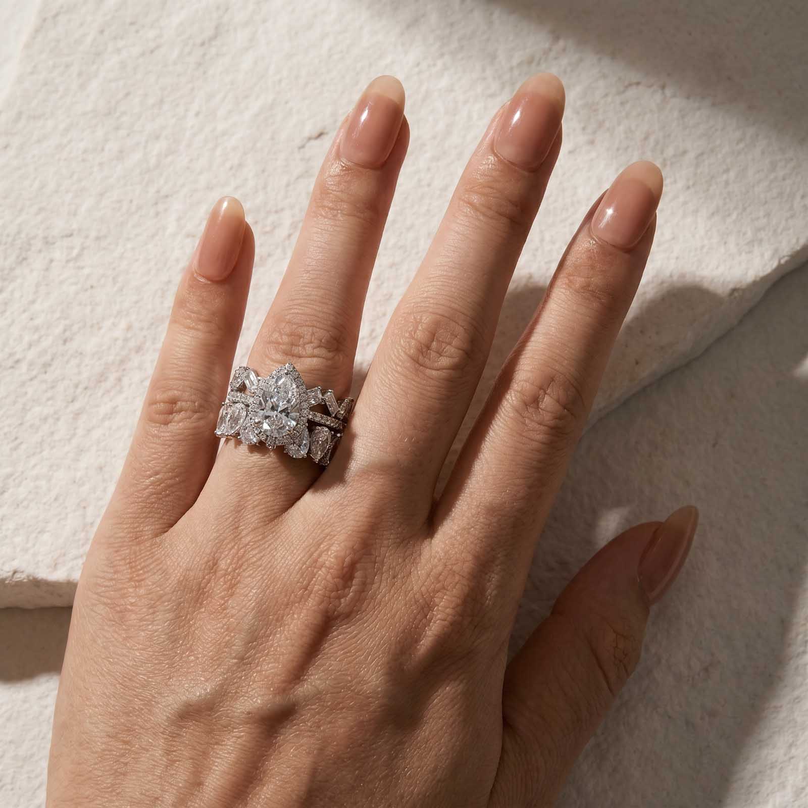 S925 2.2 Carat Halo Pear Cut Wedding Ring Set With Two Luxurious Wedding Bands For Women