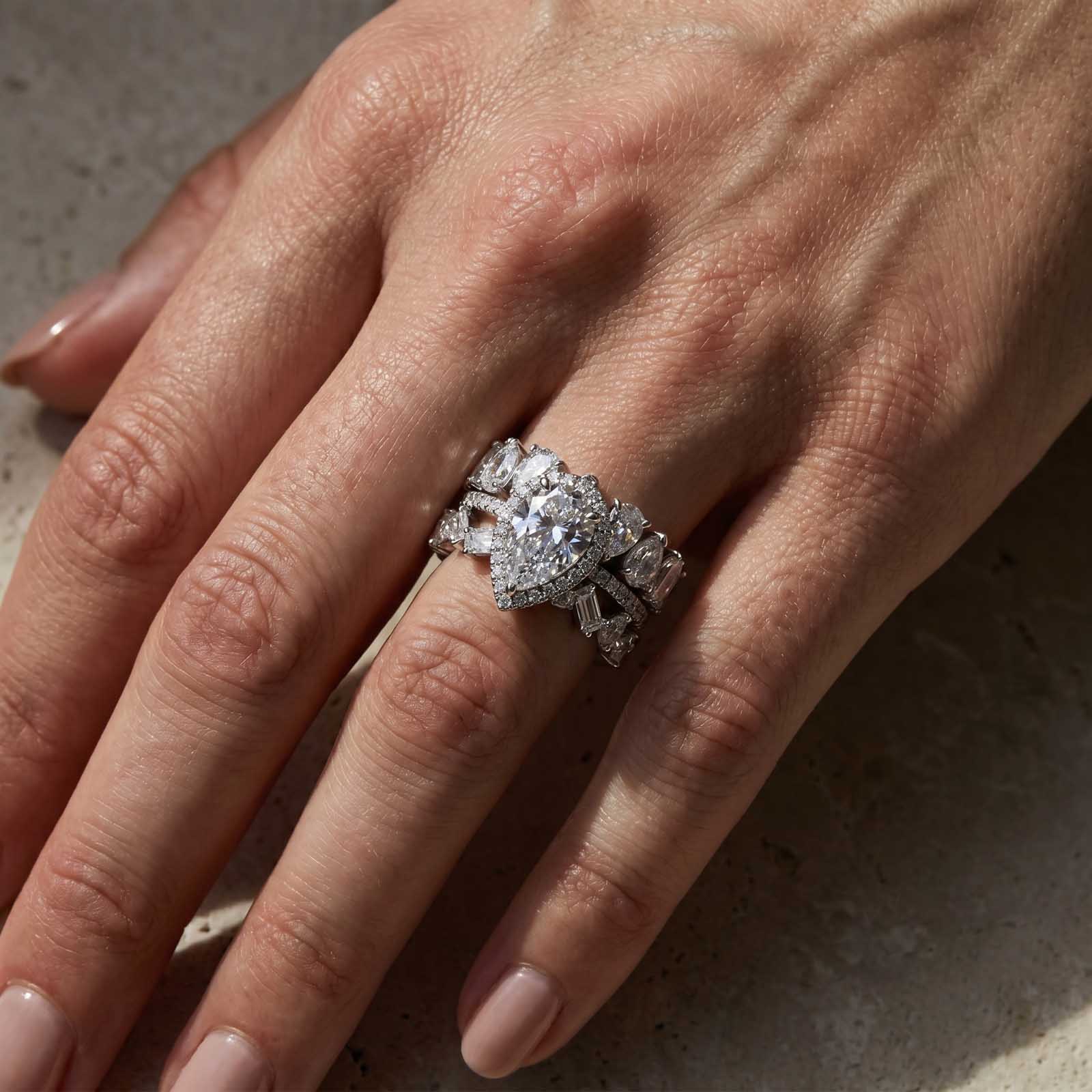 S925 2.2 Carat Halo Pear Cut Wedding Ring Set With Two Luxurious Wedding Bands For Women