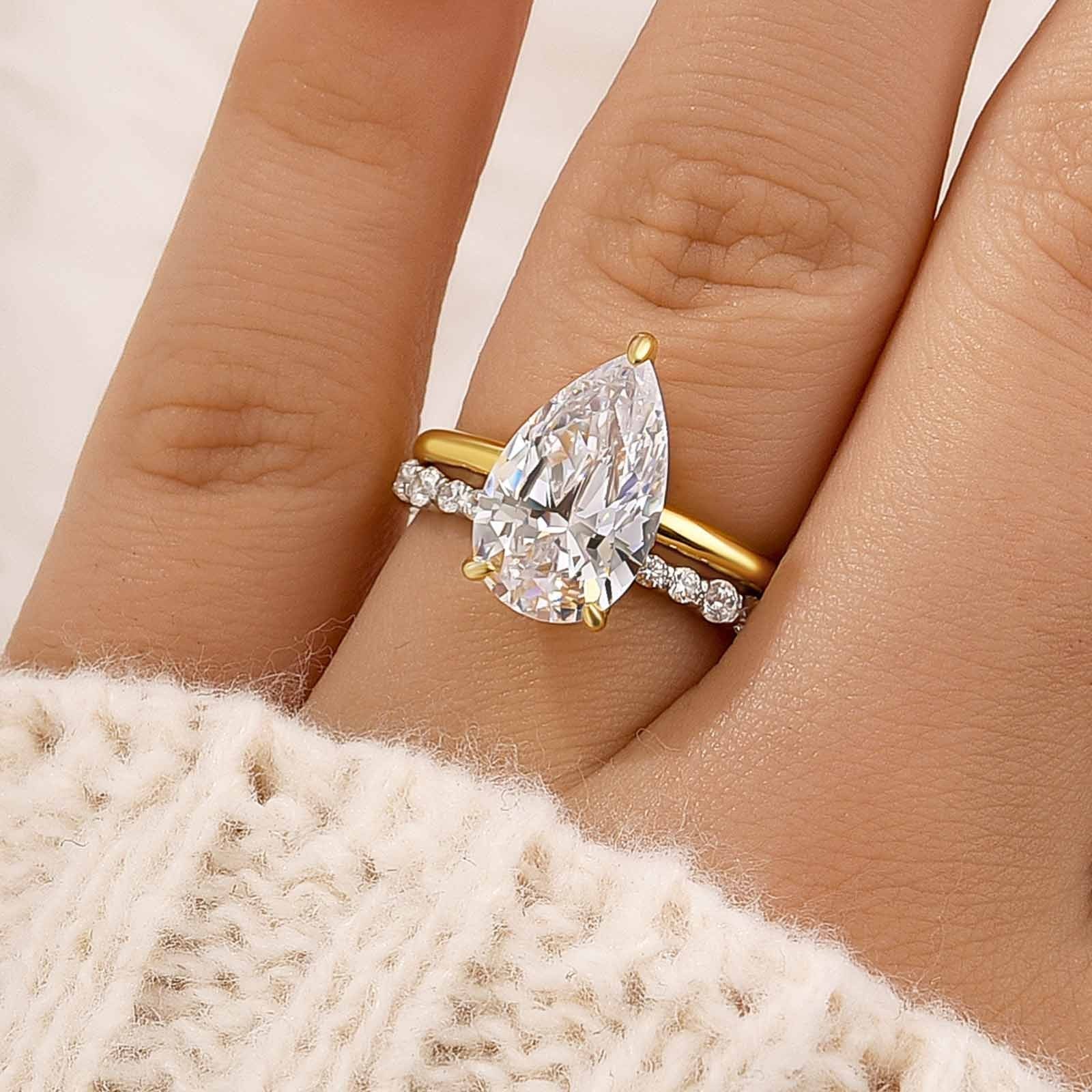 4.0Ct Pear Cut Wedding Ring Set With Classic Wedding Band