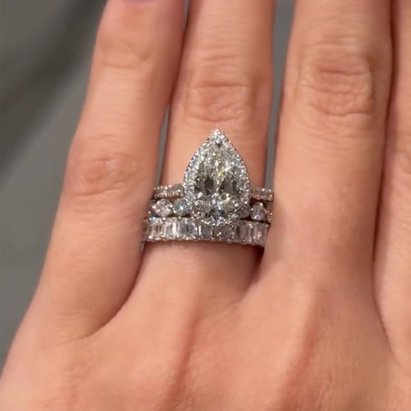 3PC 2.2Ct Pear Cut Halo Wedding Rings With Classic Wedding Bands