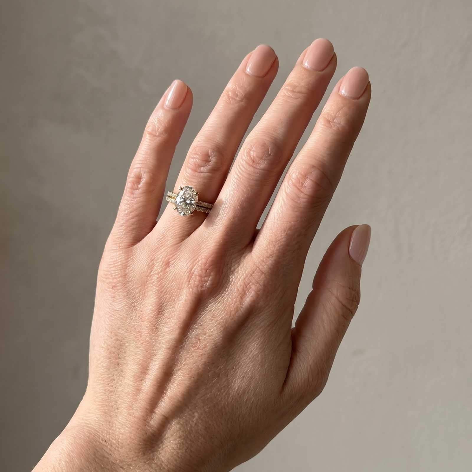 S925 4.0 Carat Oval Cut Wedding Ring Set With Hidden Halo Promise Ring Classic Half Wedding Band