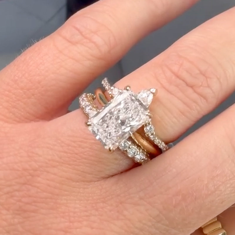 Louily Classic 4.5 Carat Radiant Cut Simulated Diamond Engagement Ring/Wedding Set