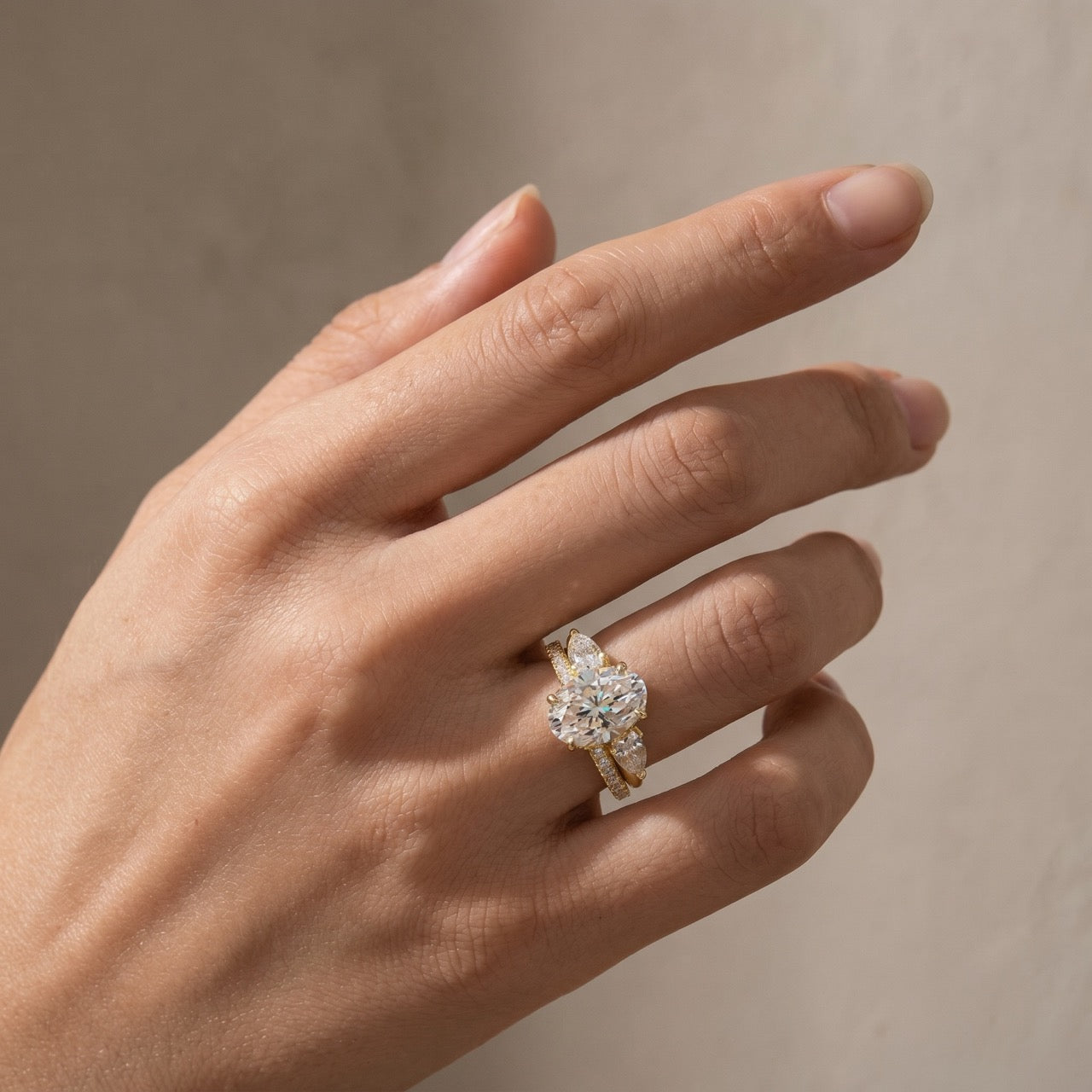 S925 Moissanite 3.0Ct~4.0Ct Marquise/Oval Cut Yellow Gold White/Green Stone Wedding Ring with Pear Cut Wedding Band