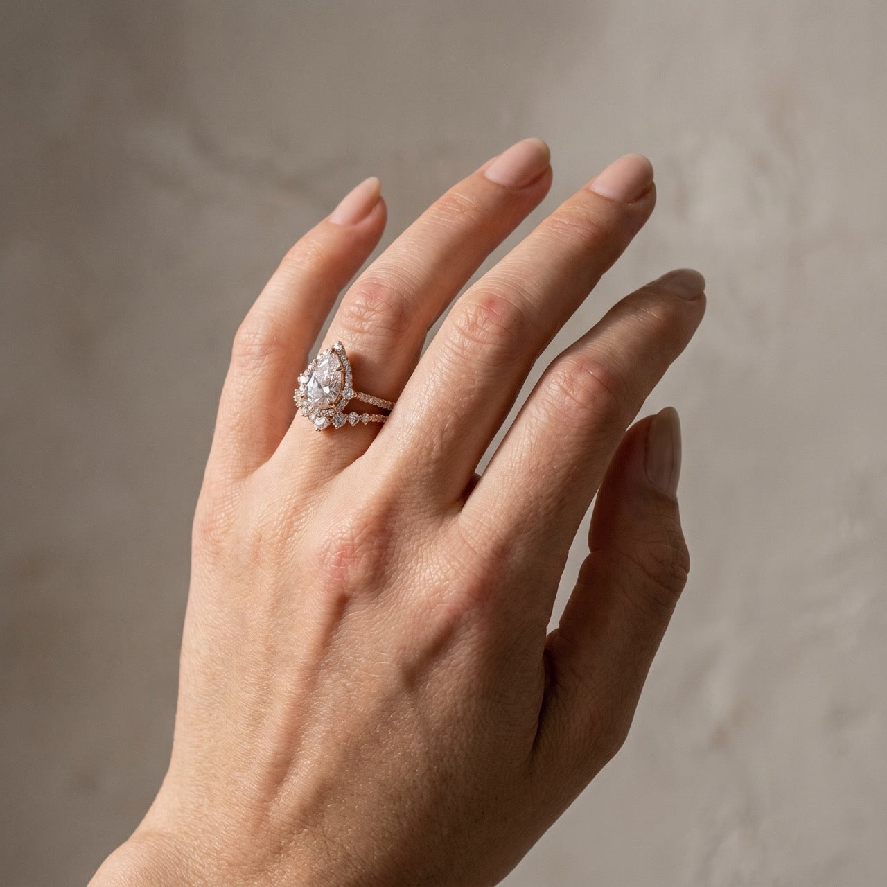 S925 Elegant 2.2 Carat Halo Pear Cut Rose Gold Bridal Ring Set In Sterling Silver