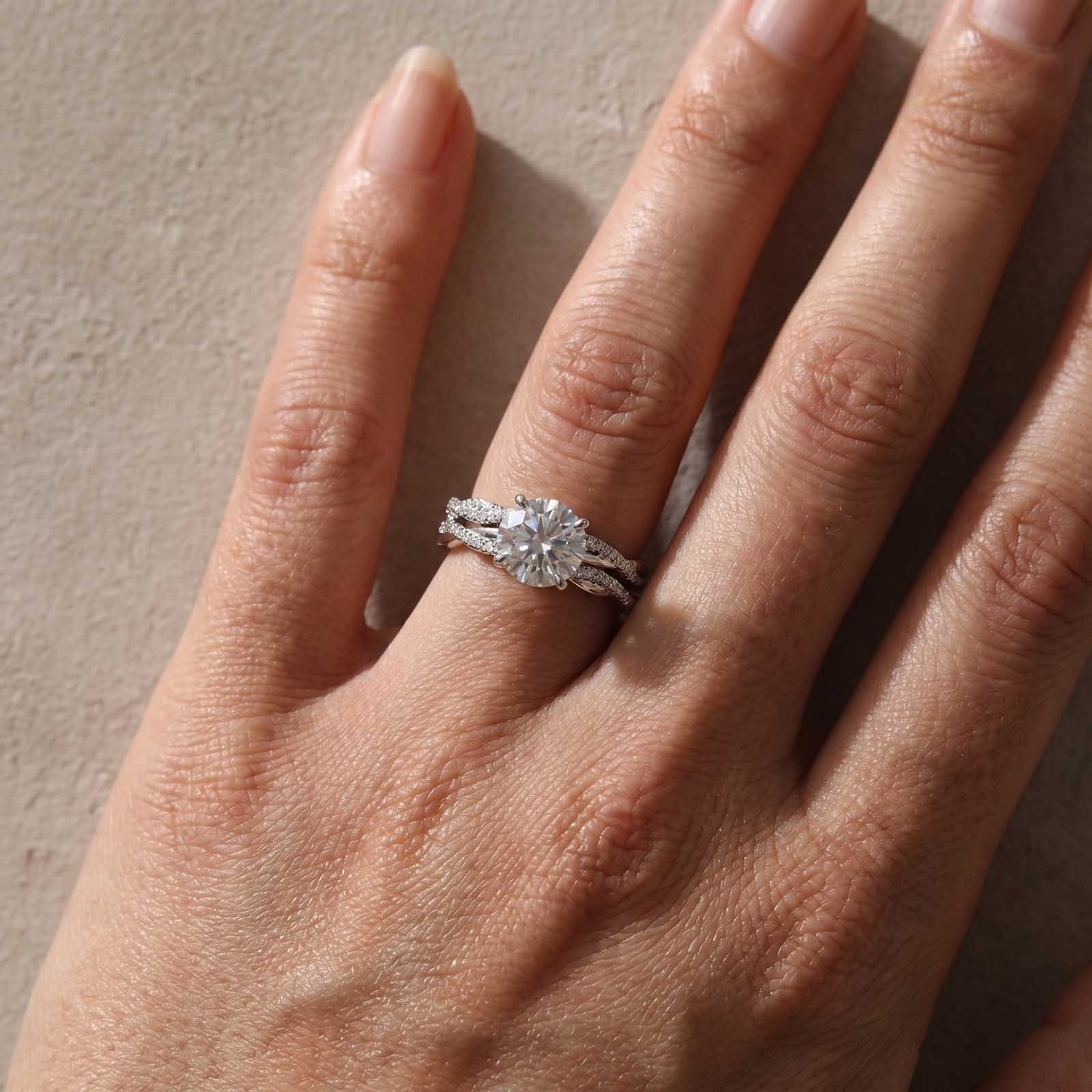 S925 Moissanite 2.0Ct Round Cut Twist Ring Set 18K White Gold Plated Everyday Wear Ring