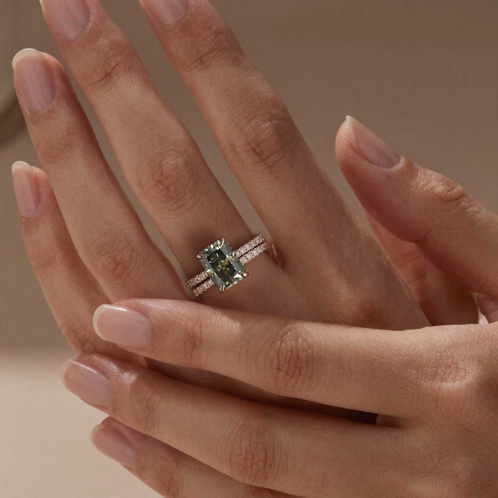 S925 Moissanite 3.5 Carat Green Radiant Cut Ring Set In Sterling Silver Bridal Set For Everyday Wear