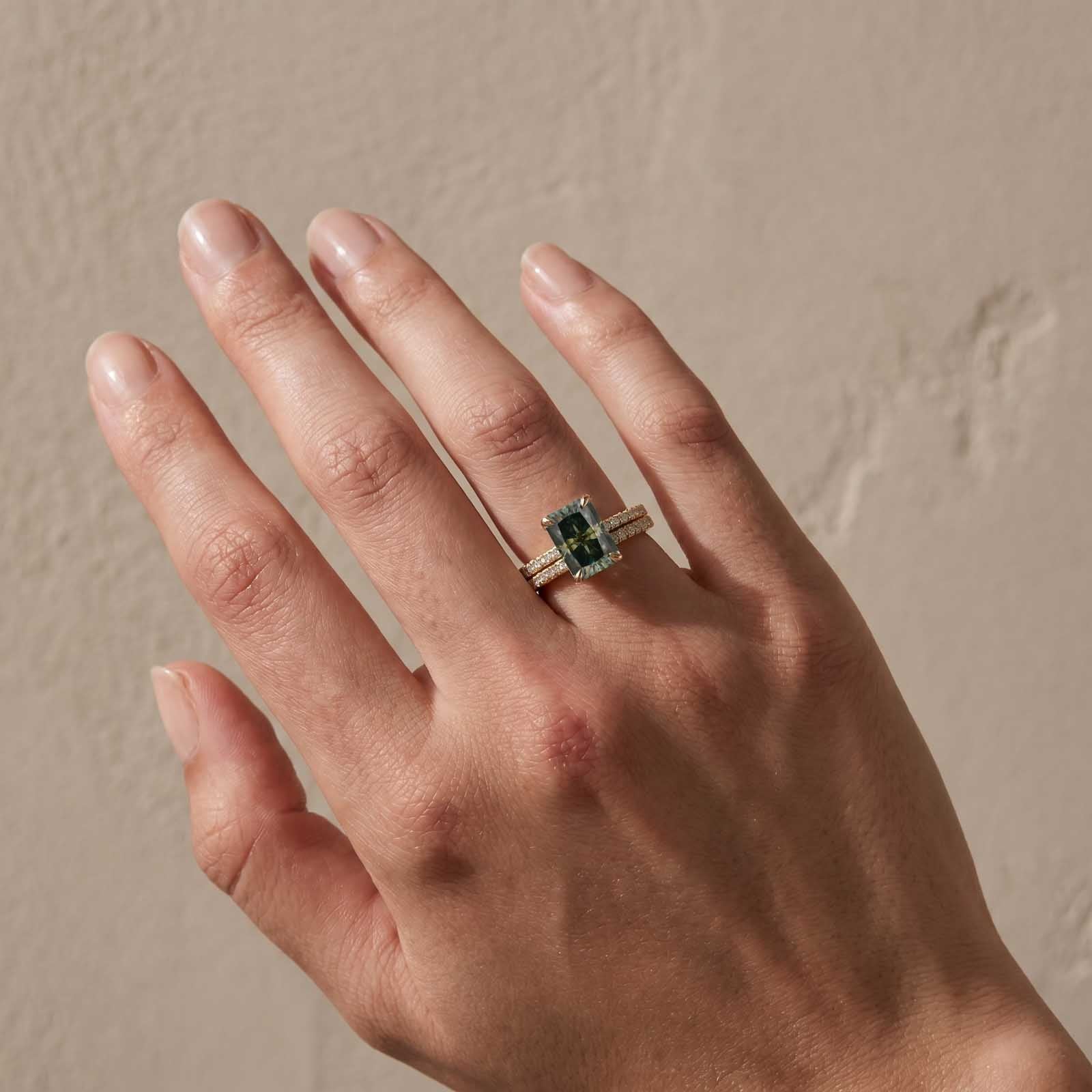 S925 Moissanite 3.5 Carat Green Radiant Cut Ring Set In Sterling Silver Bridal Set For Everyday Wear